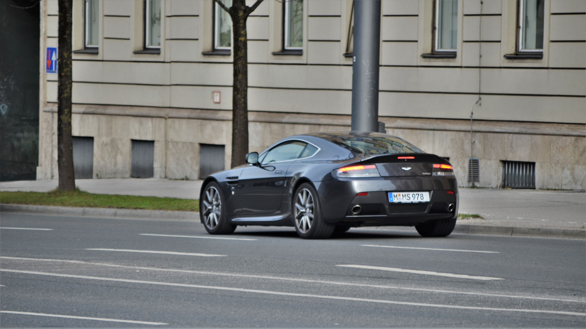 Aston Martin Vantage V8 - M-MS978