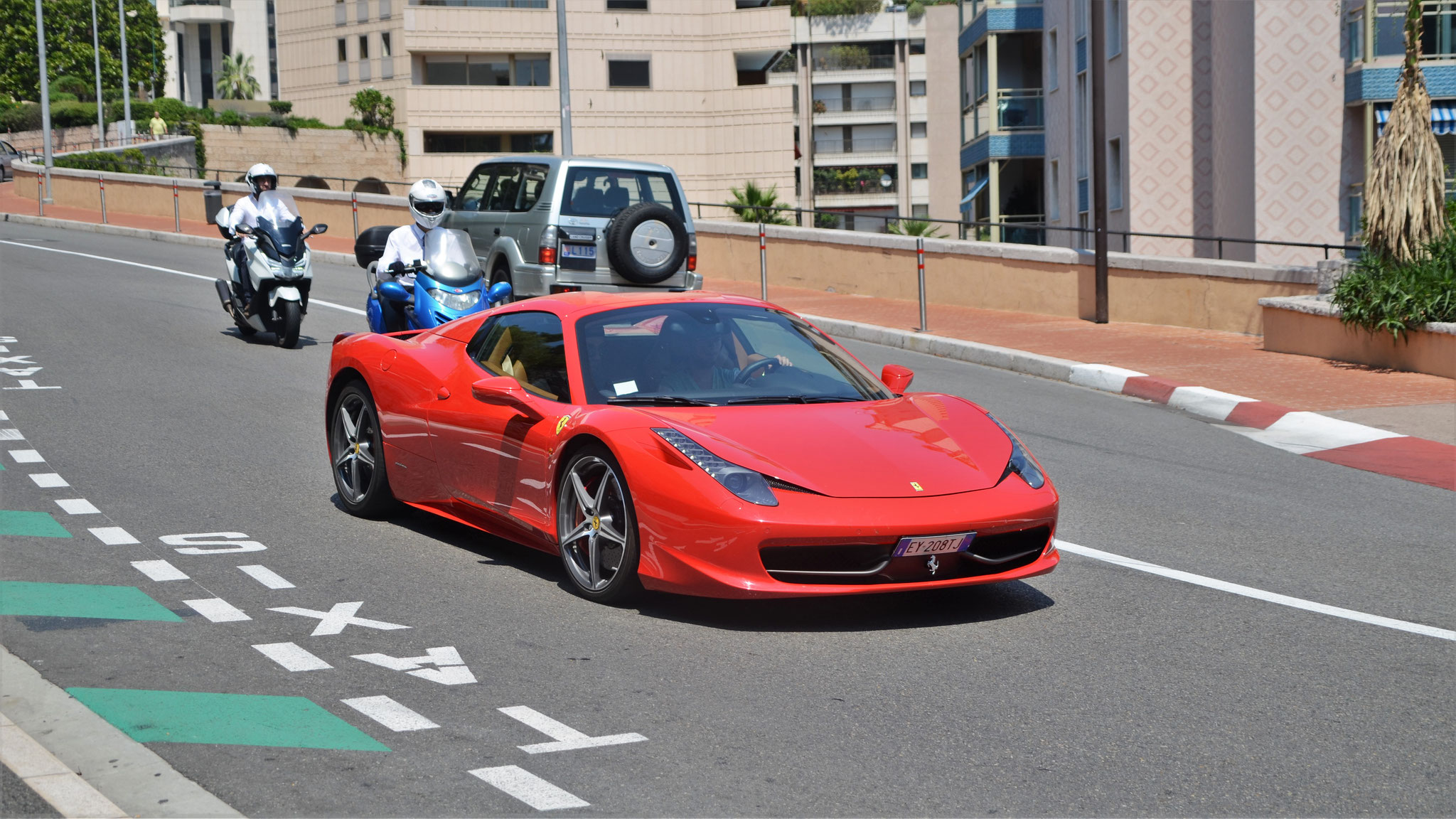 Ferrari 458 Spider - EY208TJ (ITA)