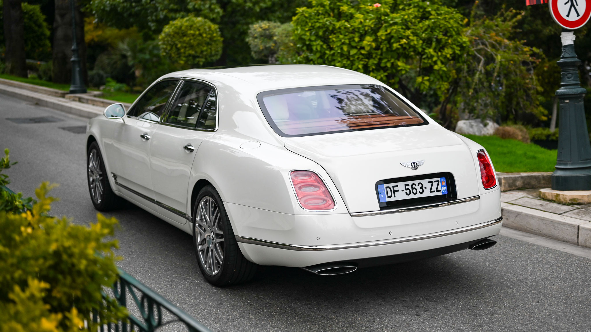 Bentley Mulsanne - DF563ZZ-06 (FRA)