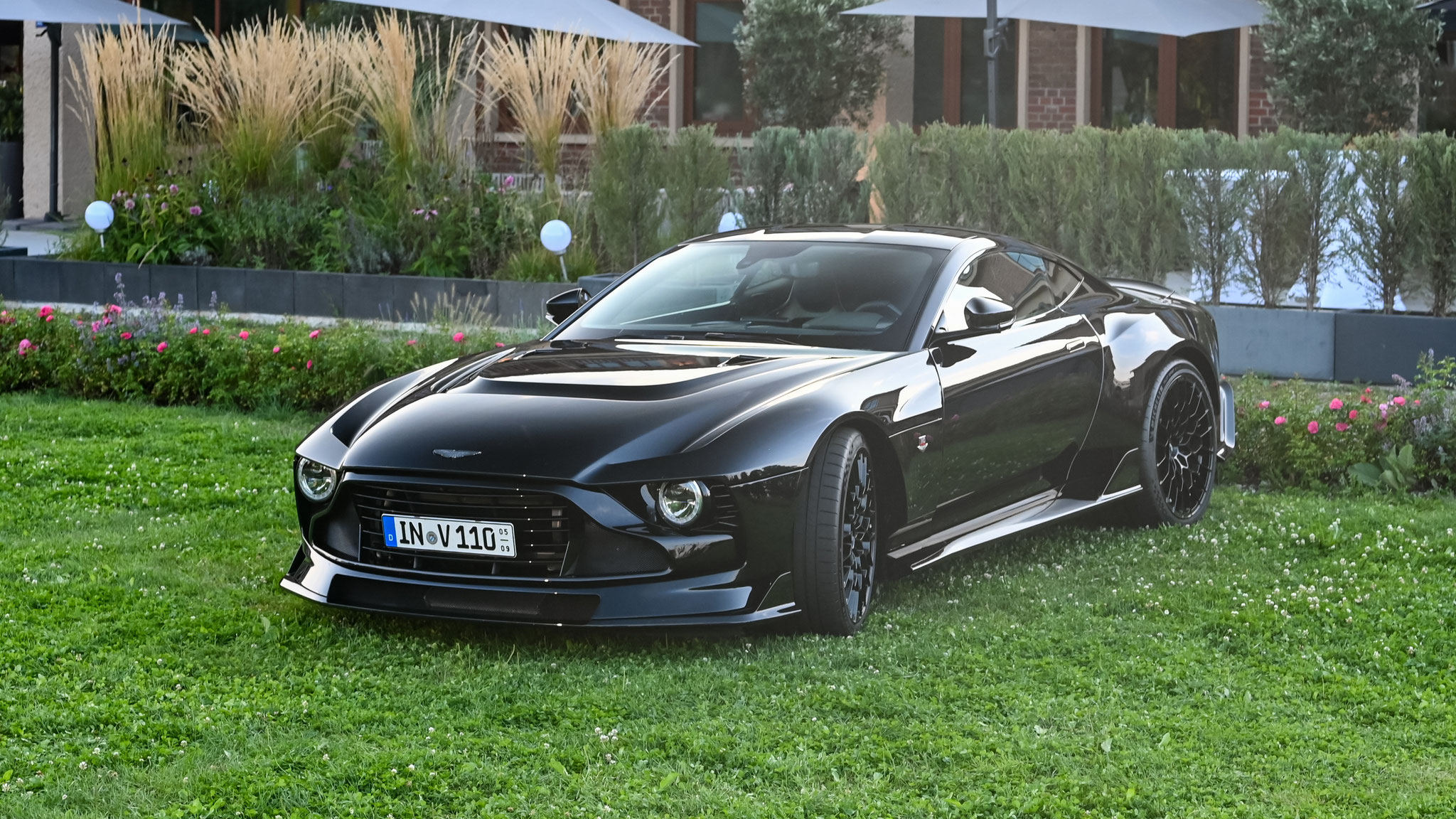 Aston Martin Valour - IN-V110