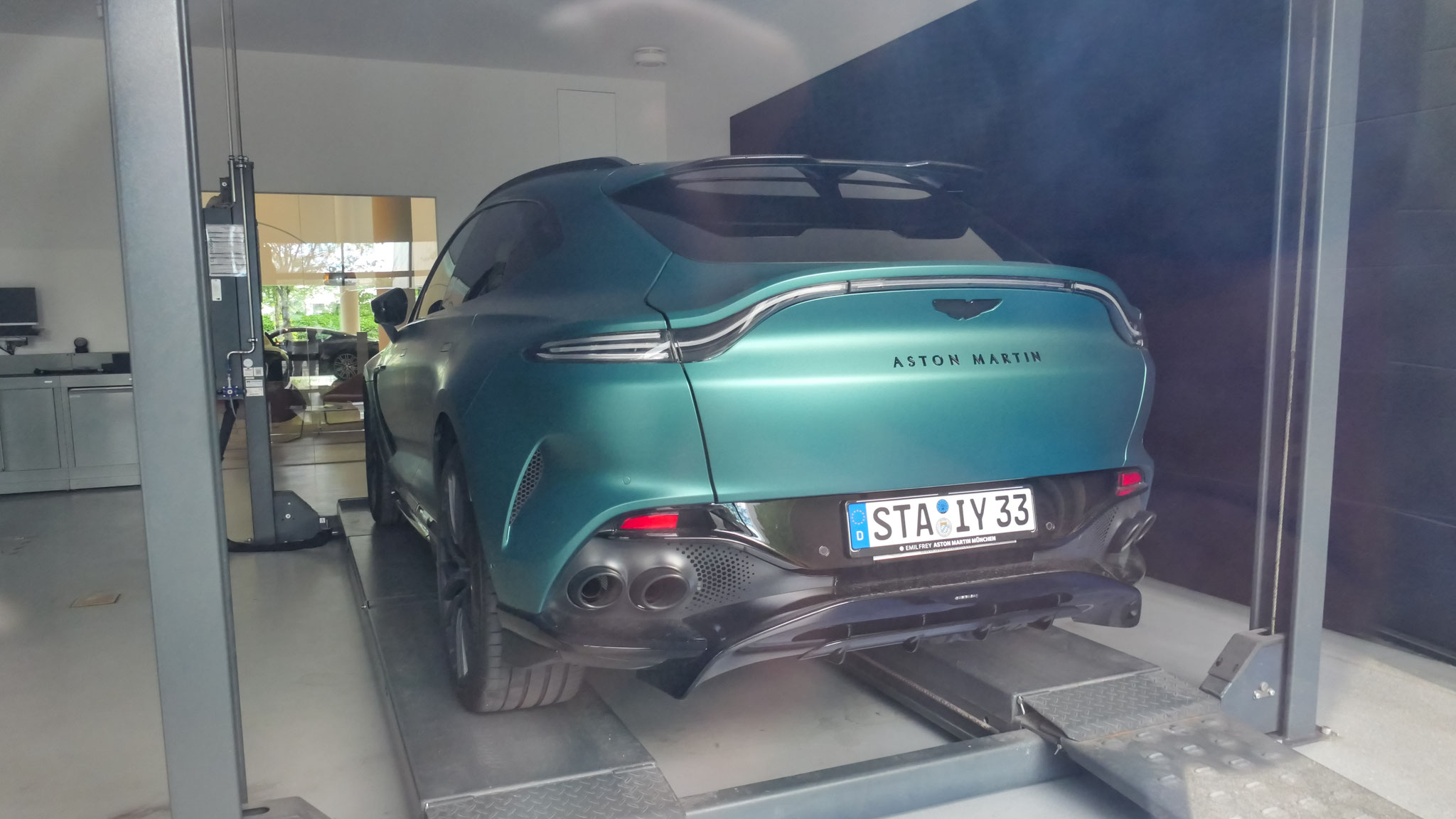 Aston Martin DBX 707 - STA-IY33