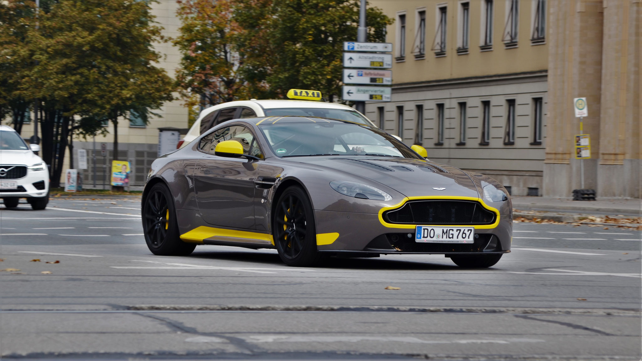 Aston Martin Vantage V12 - DO-MG767