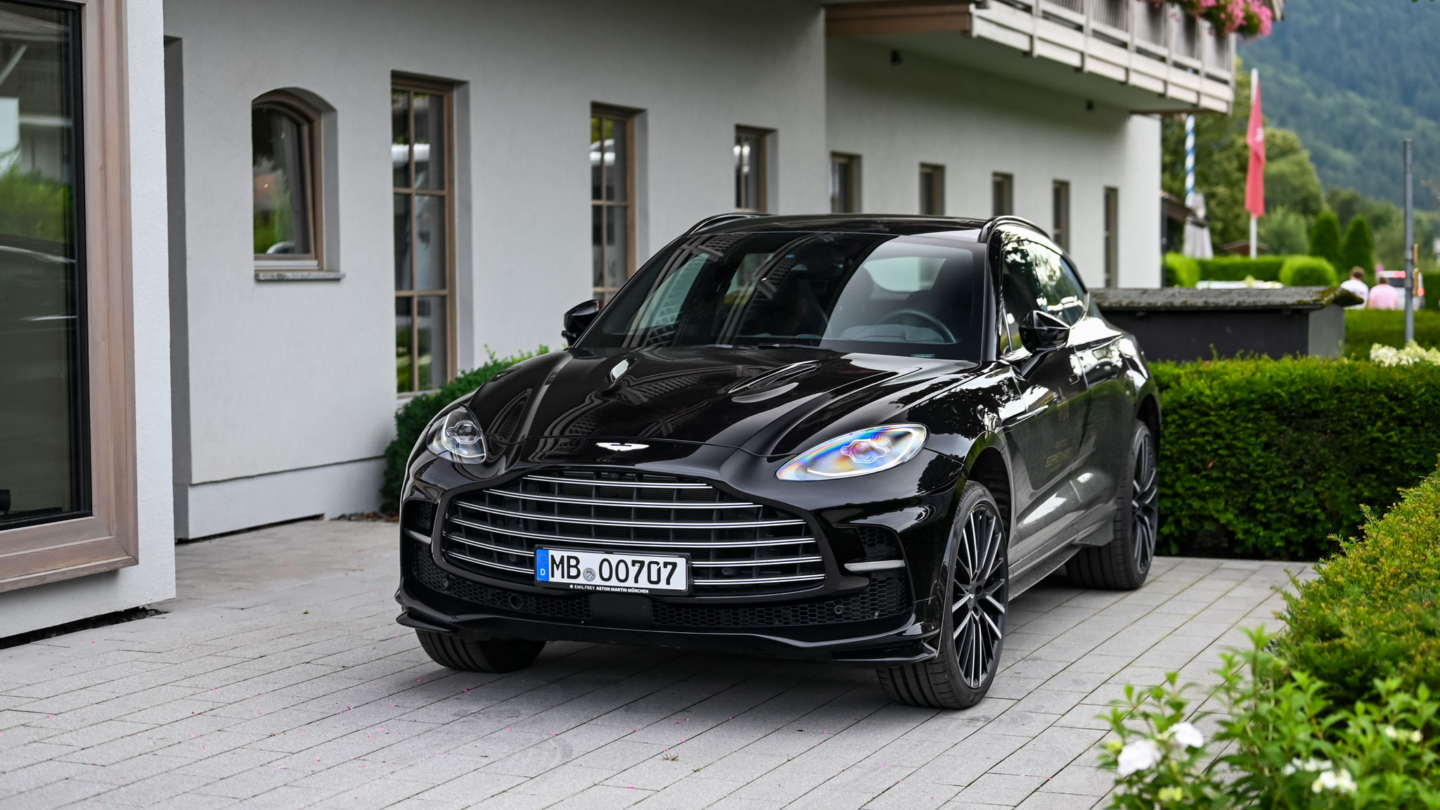 Aston Martin DBX 707 - MB-OO707