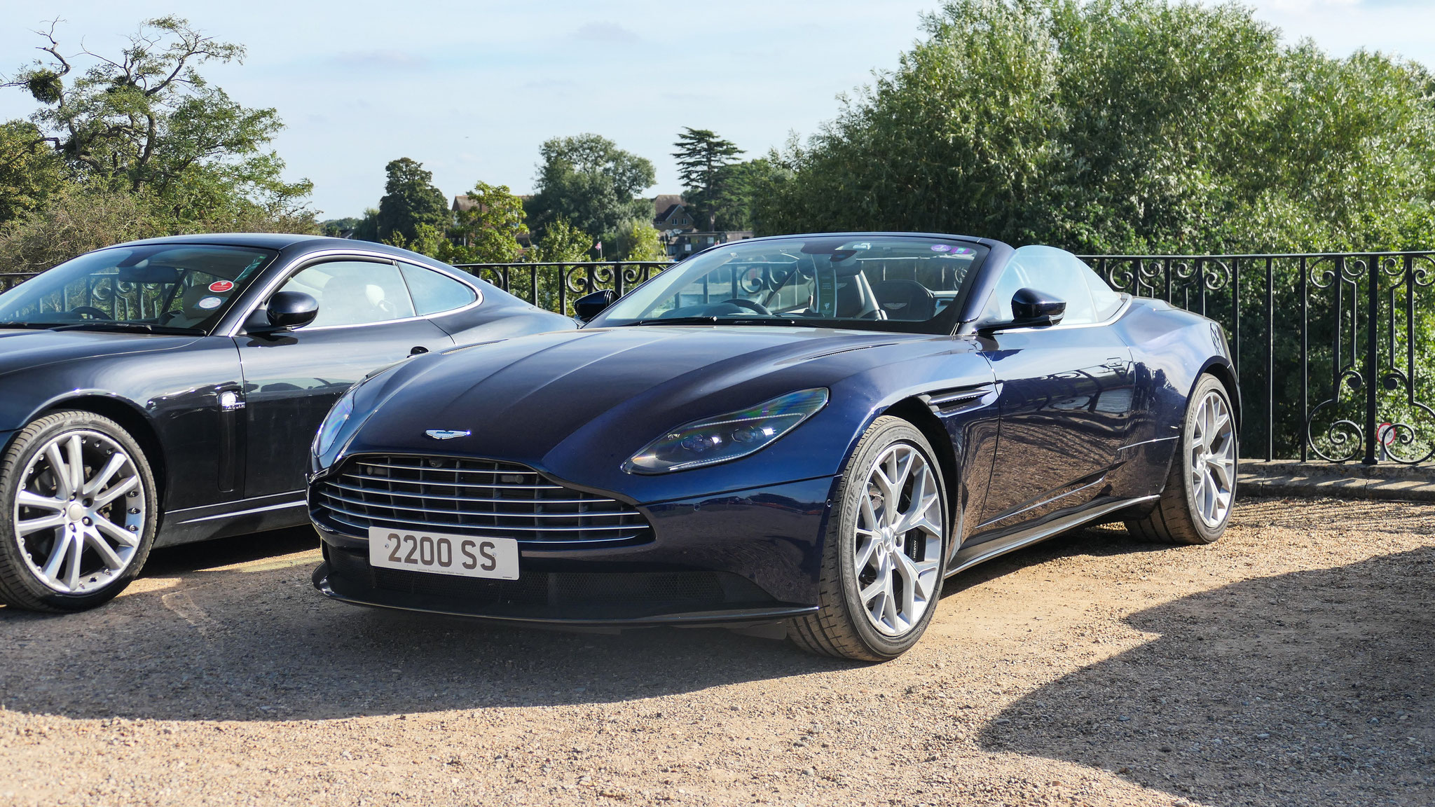 Aston Martin DB11 Volante - 220OSS (GB)