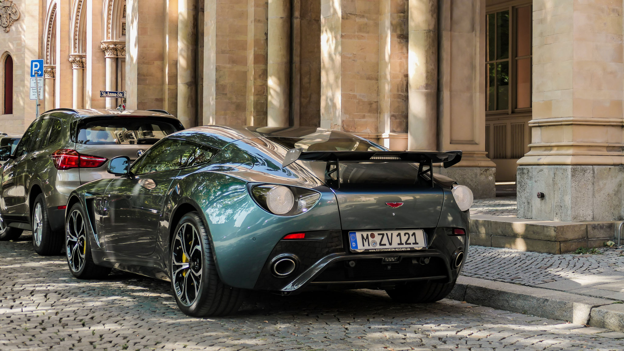 Aston Martin V12 Zagato - M-ZV121