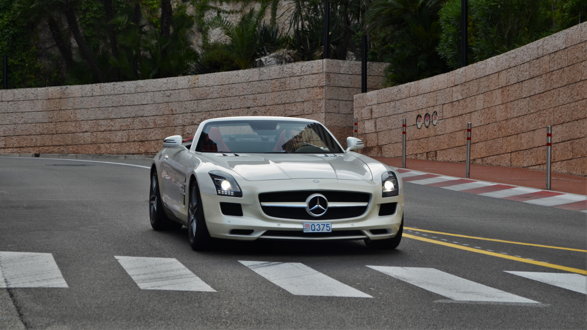 AMG SLS Roadster - Q375 (MC)