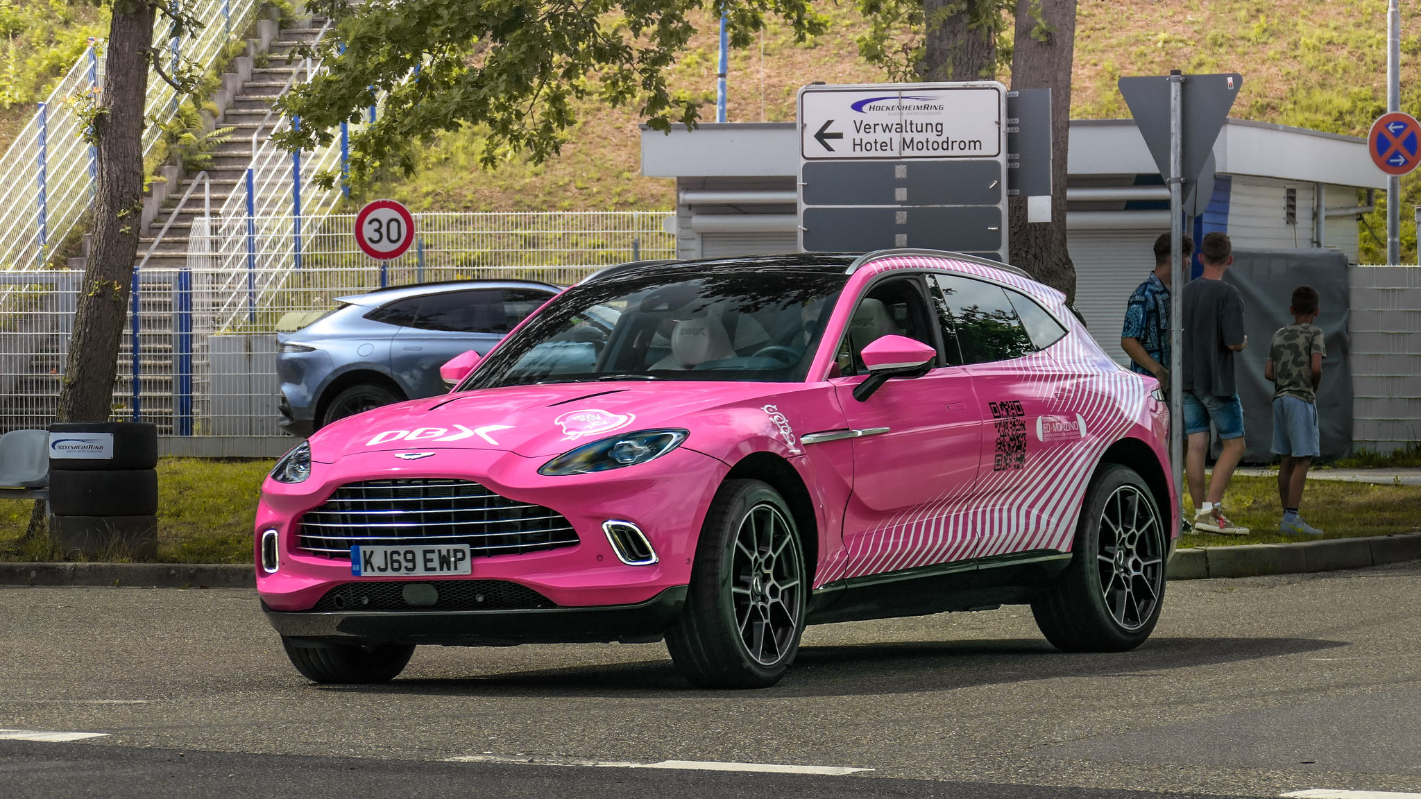 Aston Martin DBX - KJ69EWP (GB)