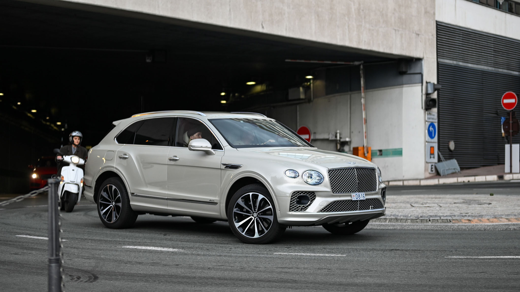 Bentley Bentayga - D816 (MC)