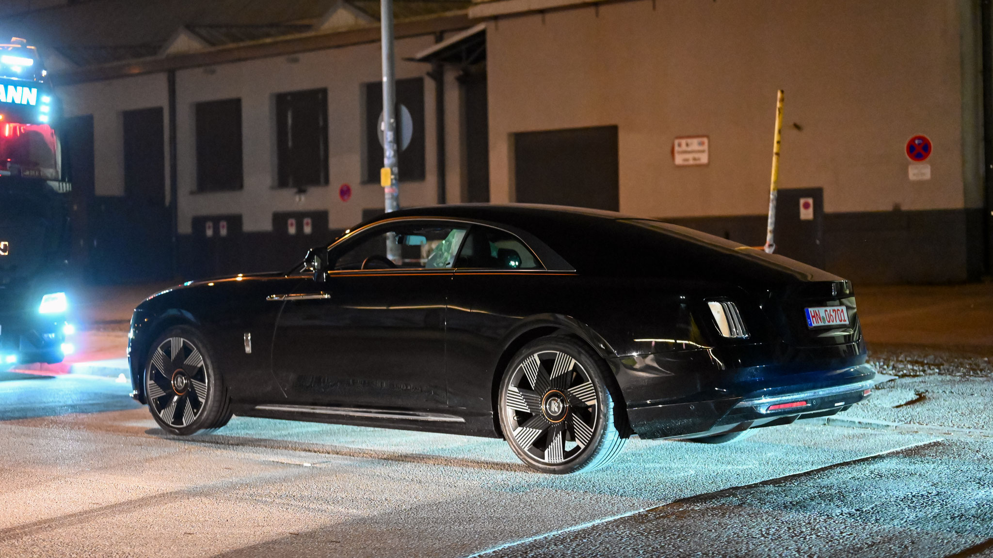 Rolls Royce Spectre - HN-06701