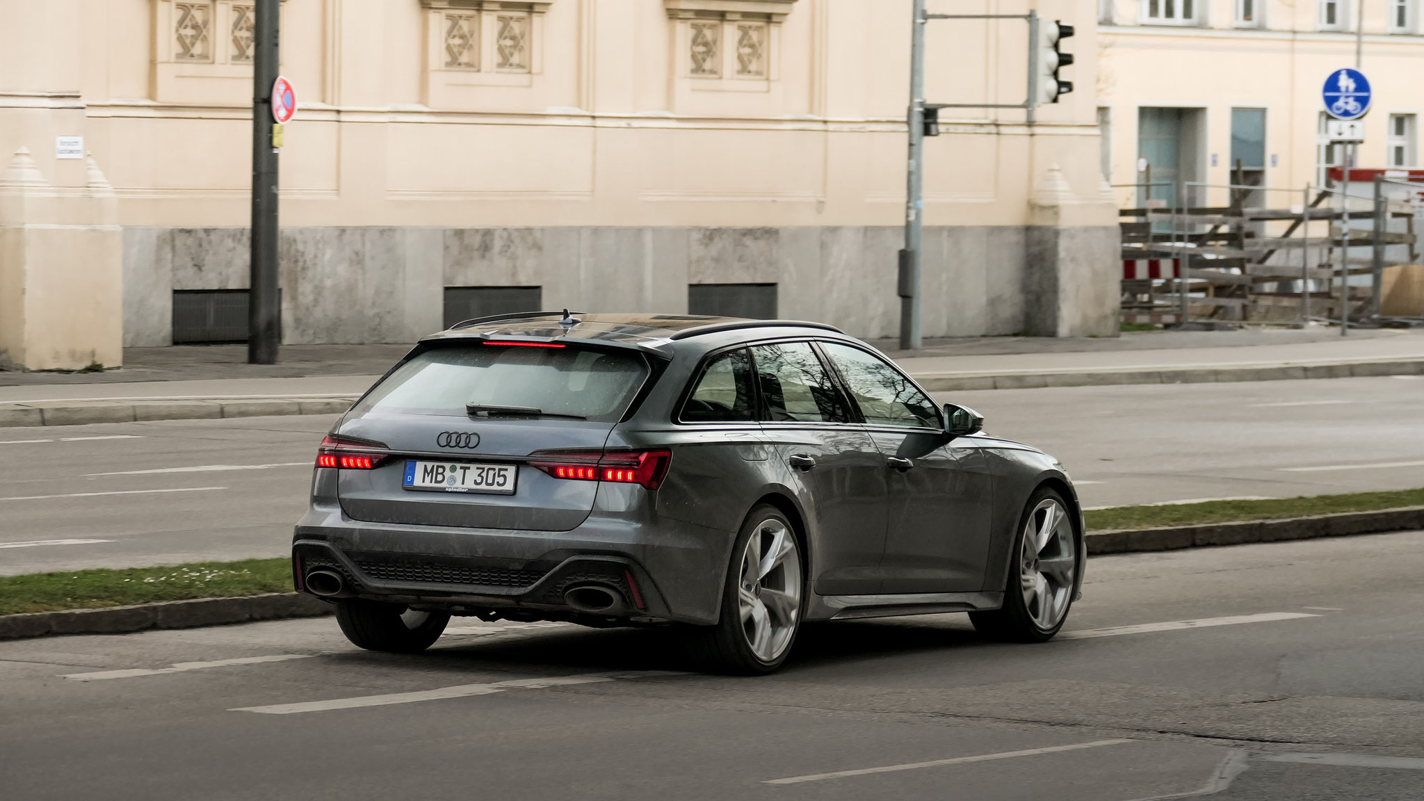 Audi RS6 - MB-T305