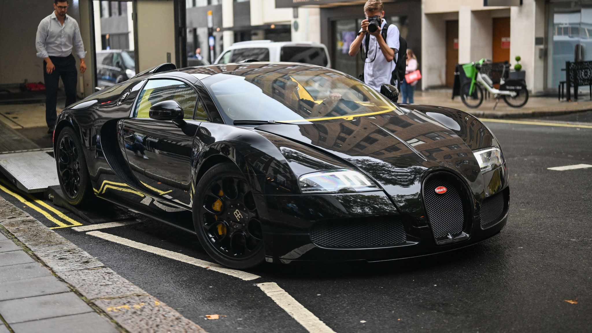 Bugatti Veyron Grand Sport - LJ15TLX (GB)