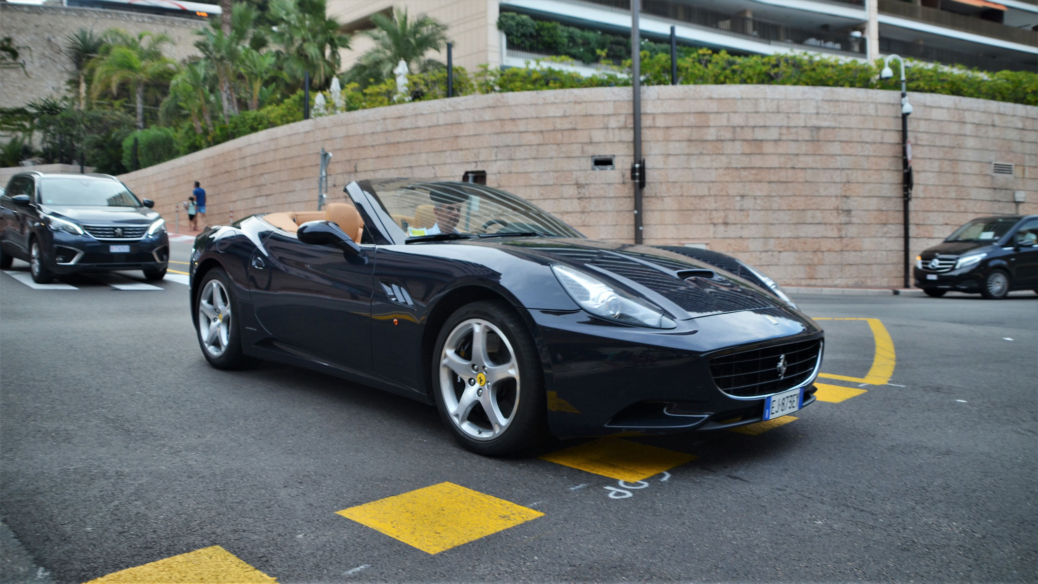 Ferrari California - EJ873EY (ITA)