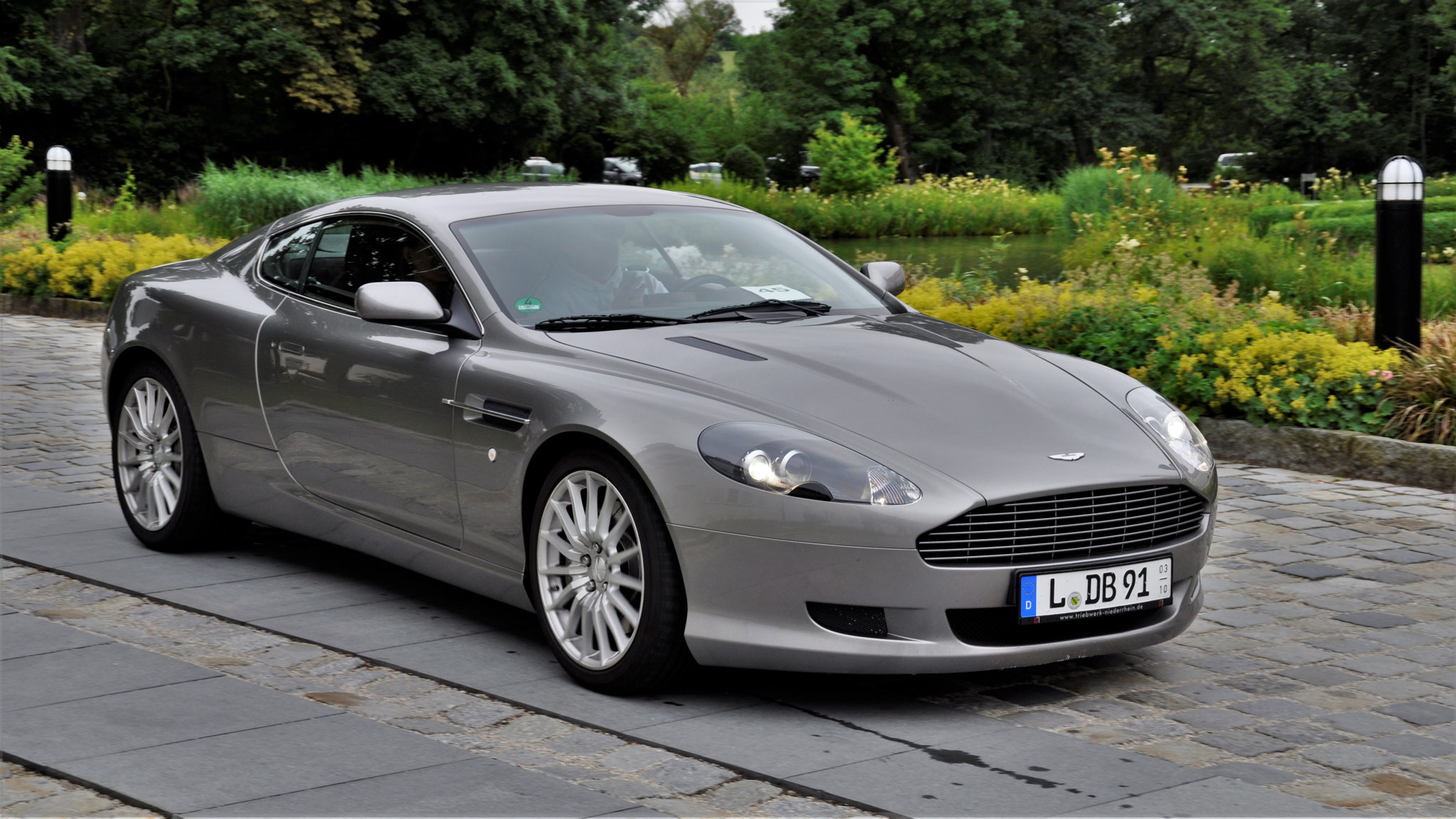 Aston Martin DB9 Coupé - L-DB91