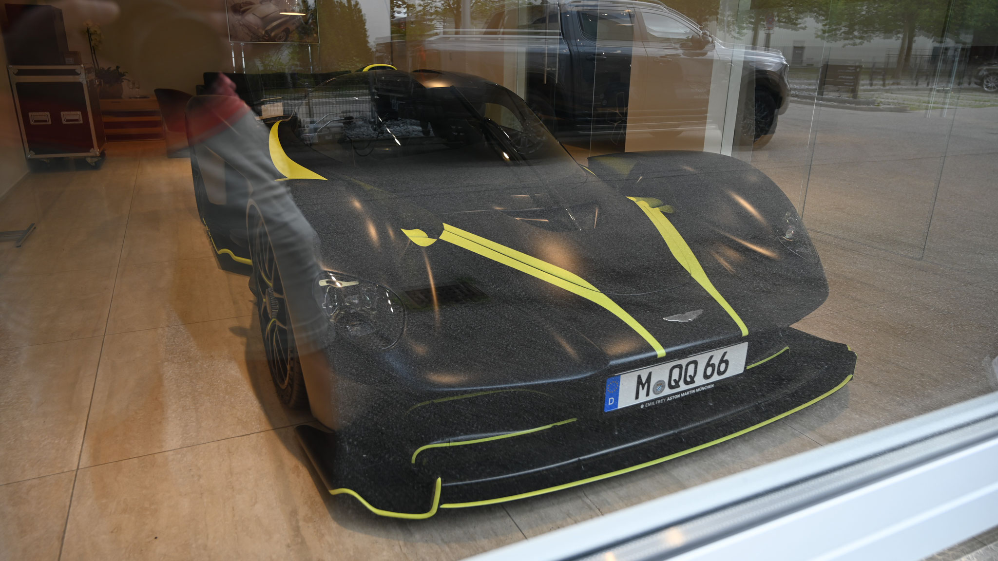 Aston Martin Valkyrie - M-QQ66