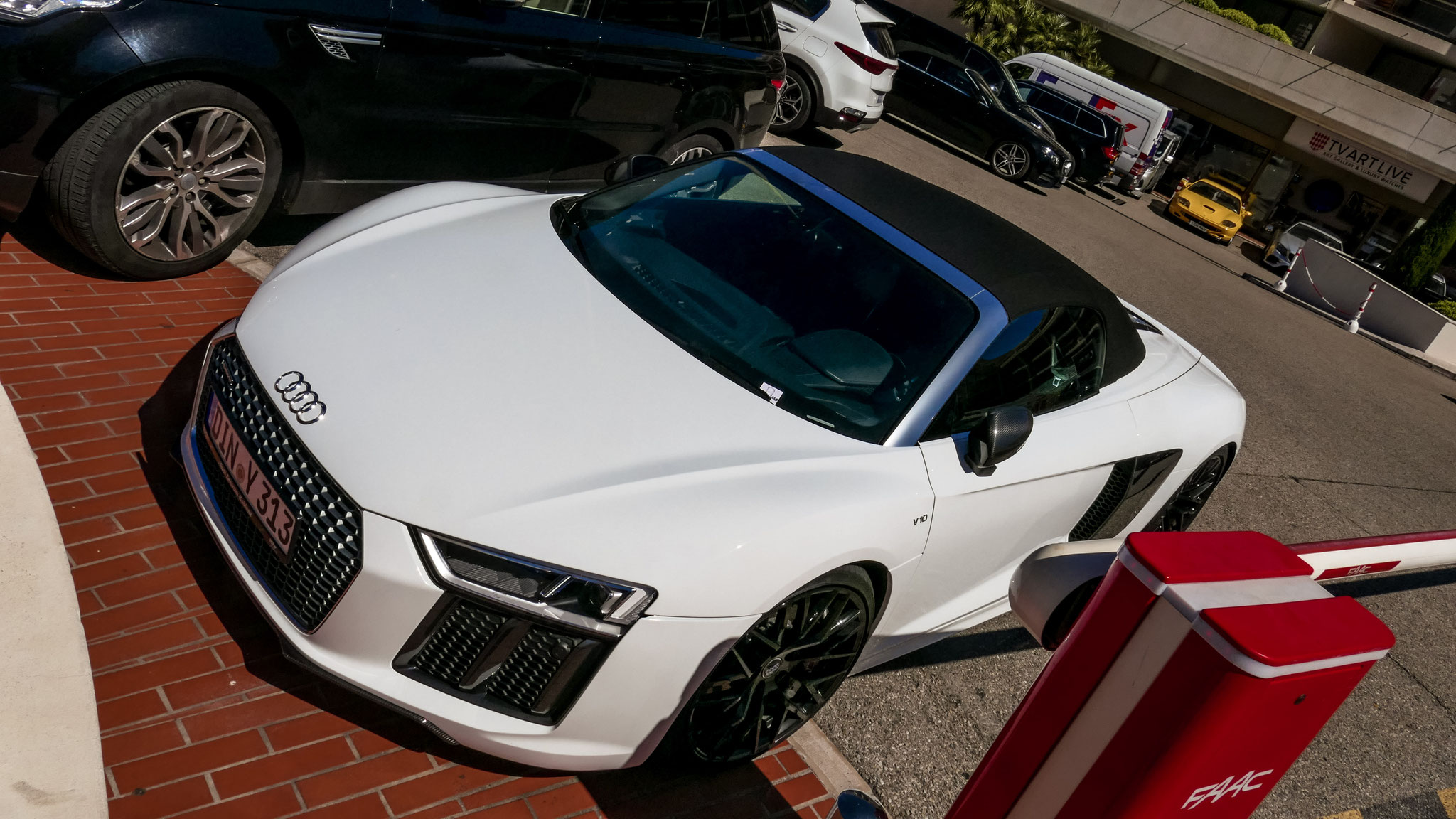 Audi R8 V10 Spyder - DIN-Y313