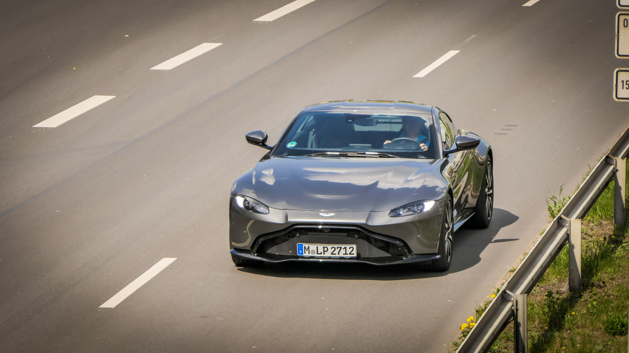 Aston Martin Vantage - M-LP2712