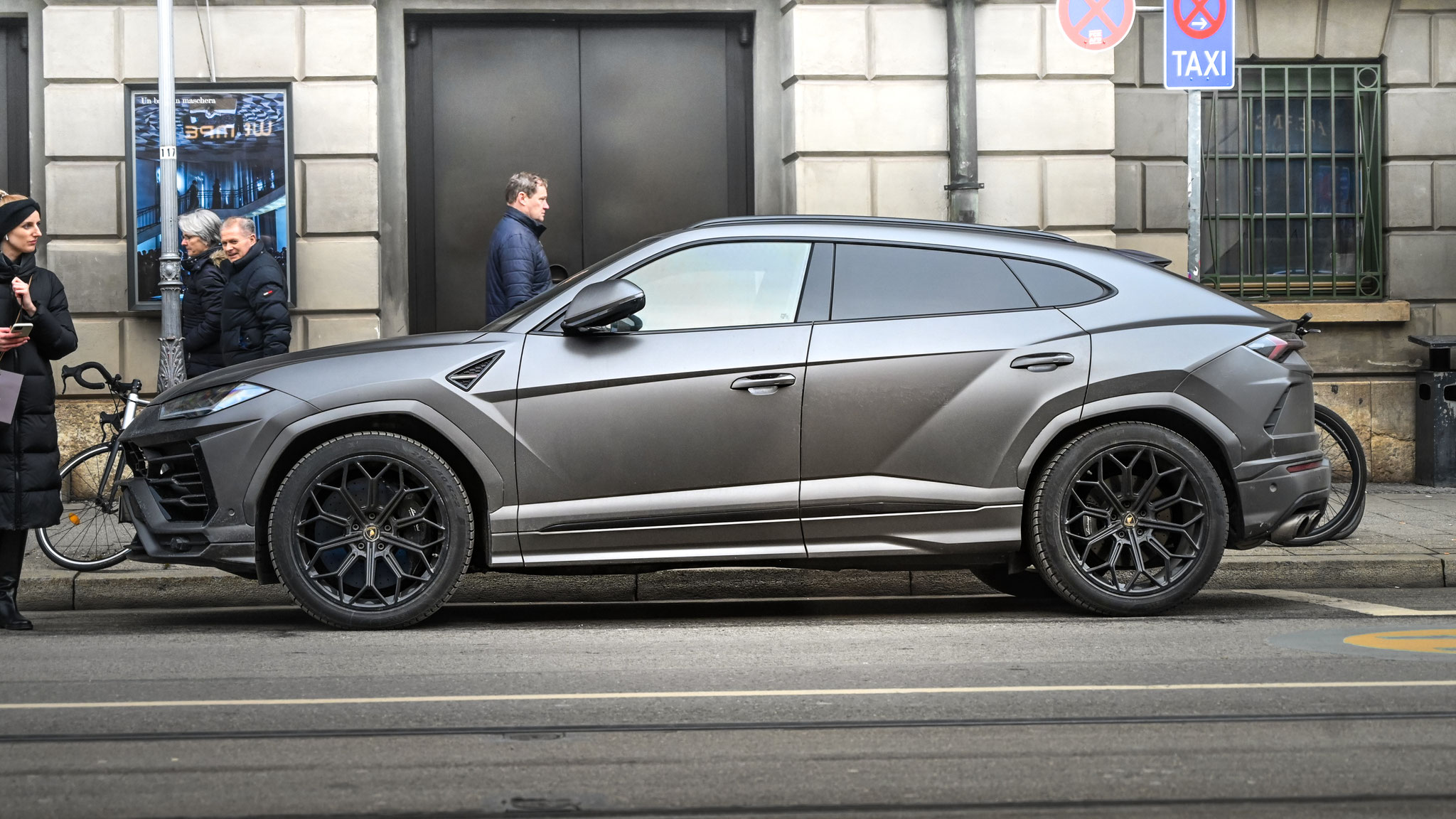 Lamborghini Urus - NU-ZE71