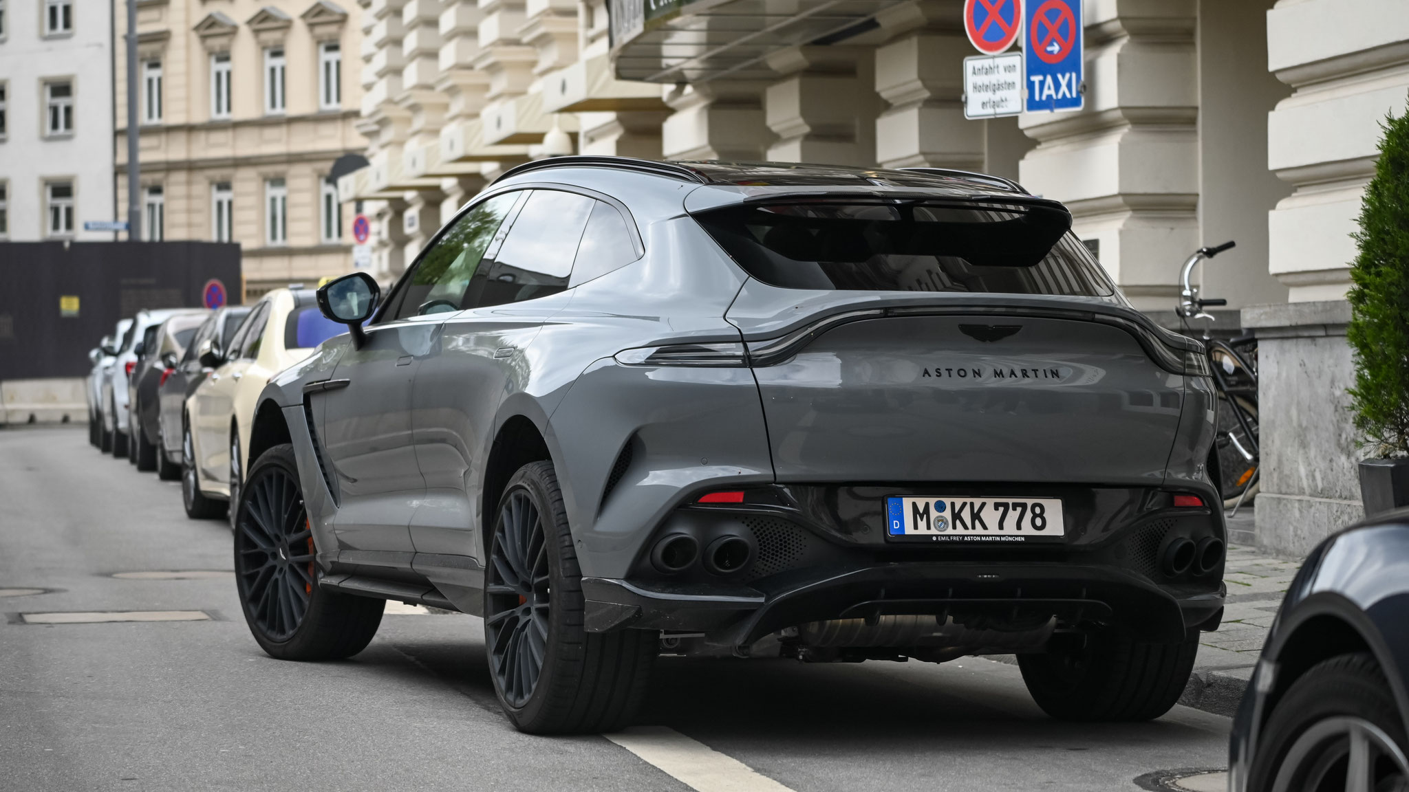 Aston Martin DBX 707 - M-KK778