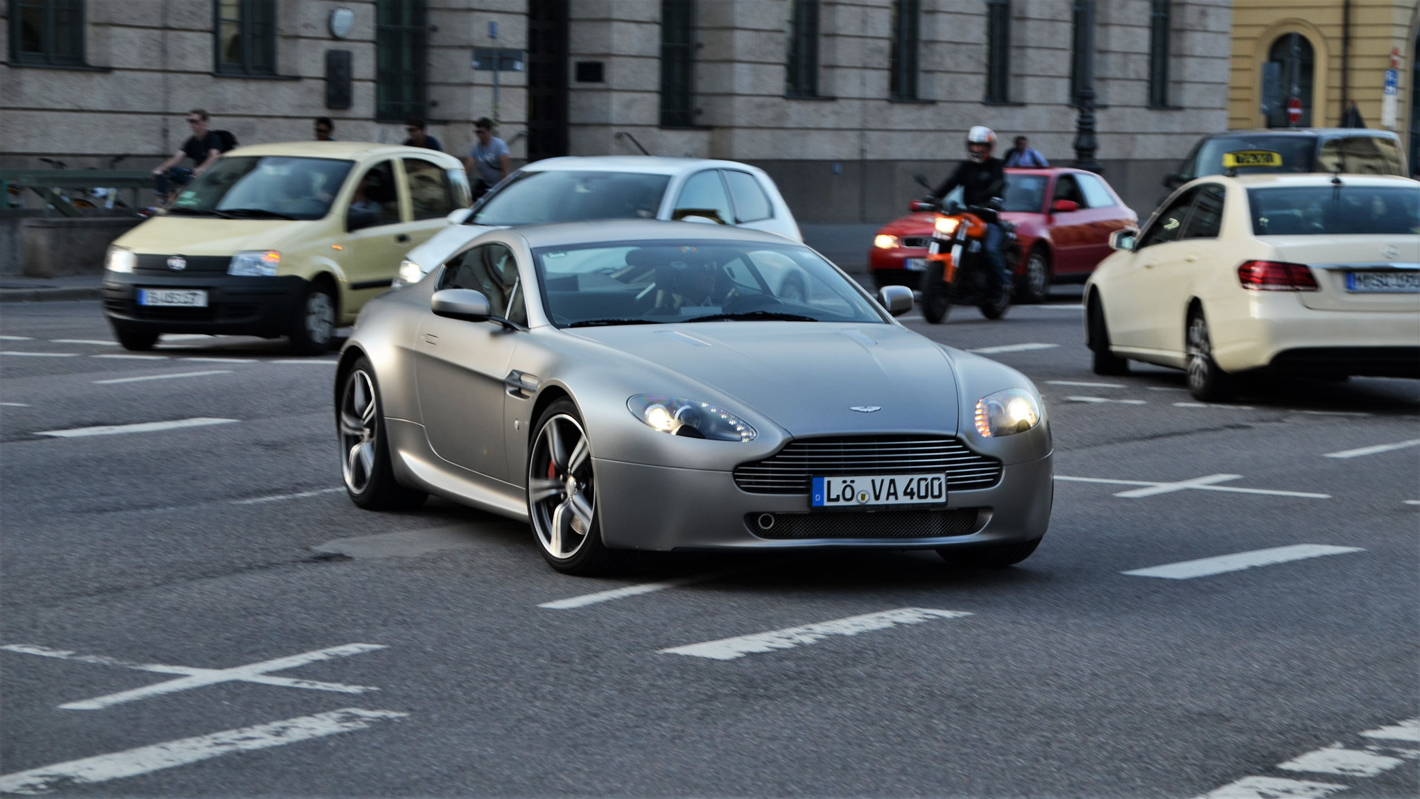 Aston Martin Vantage V8 -LÖ-VA400