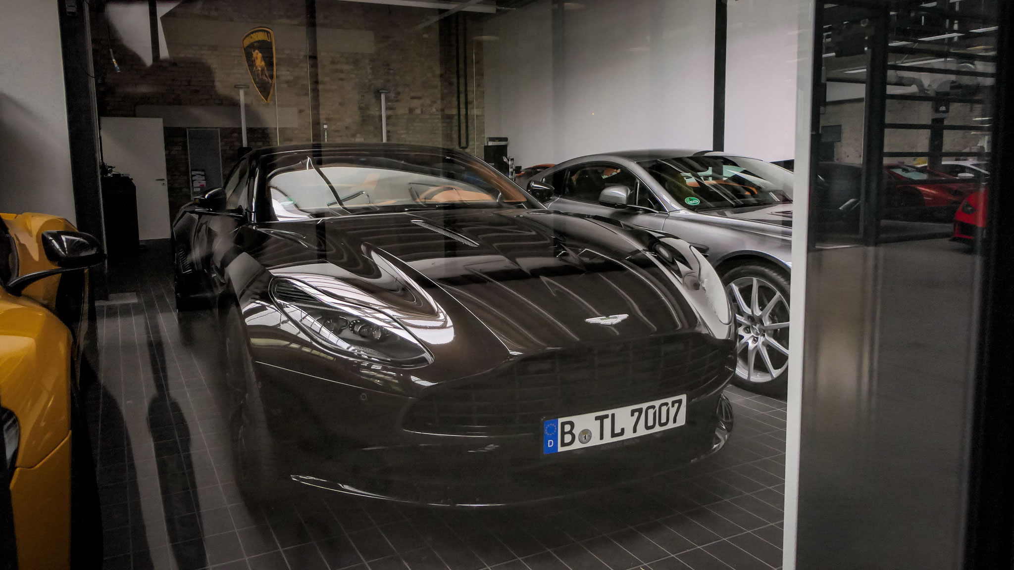 Aston Martin DB11 - B-TL7007