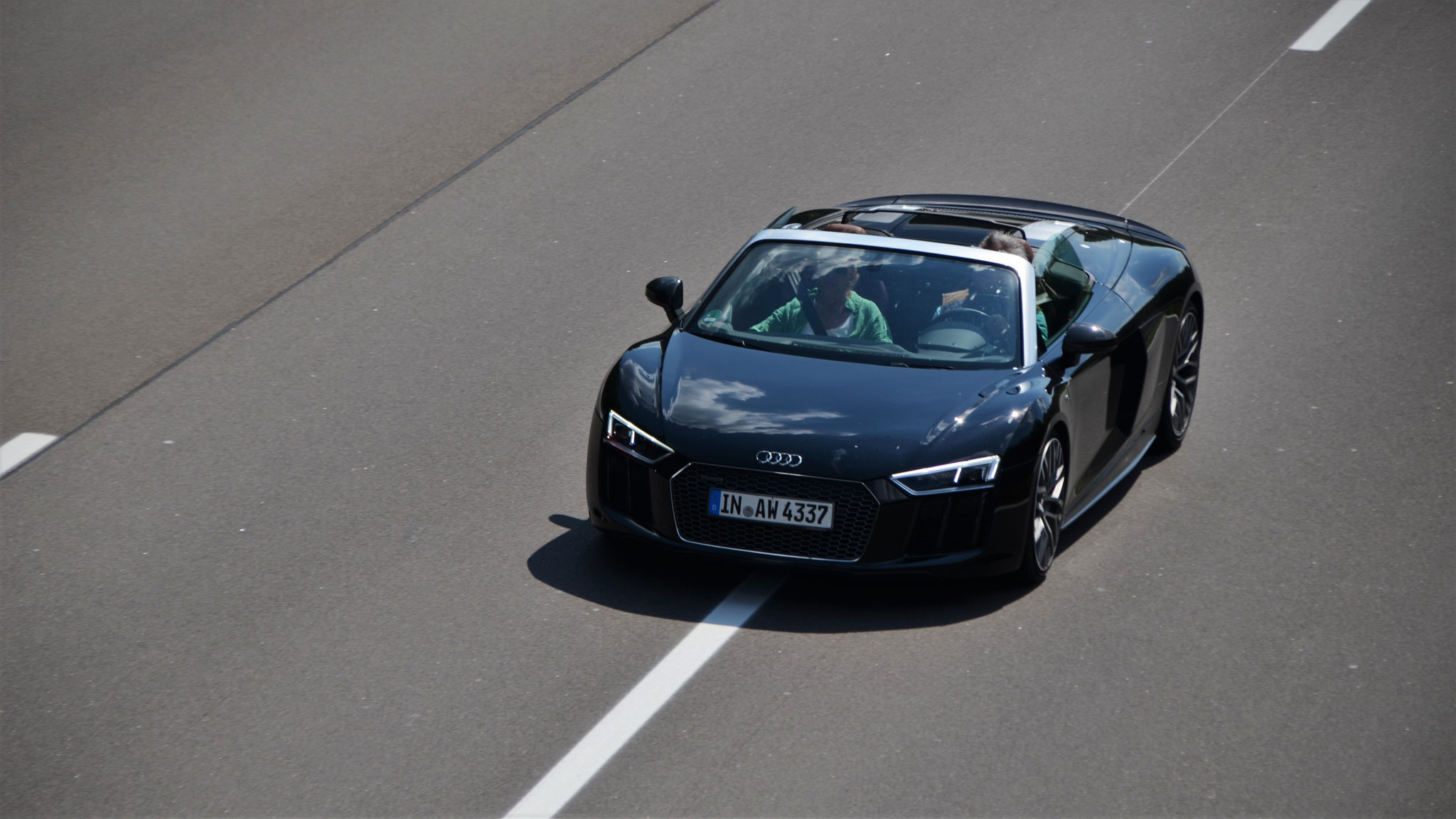 Audi R8 V10 Spyder - IN-AW4337