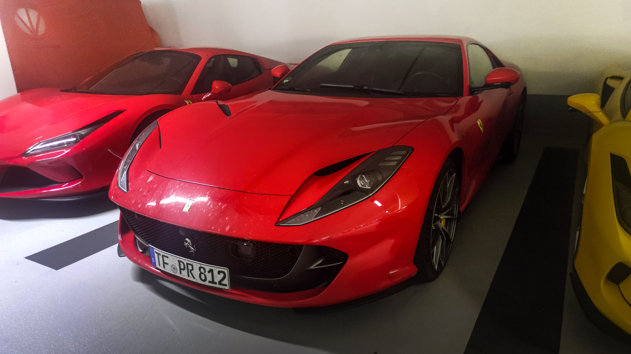 Ferrari 812 Superfast - TF-PR812