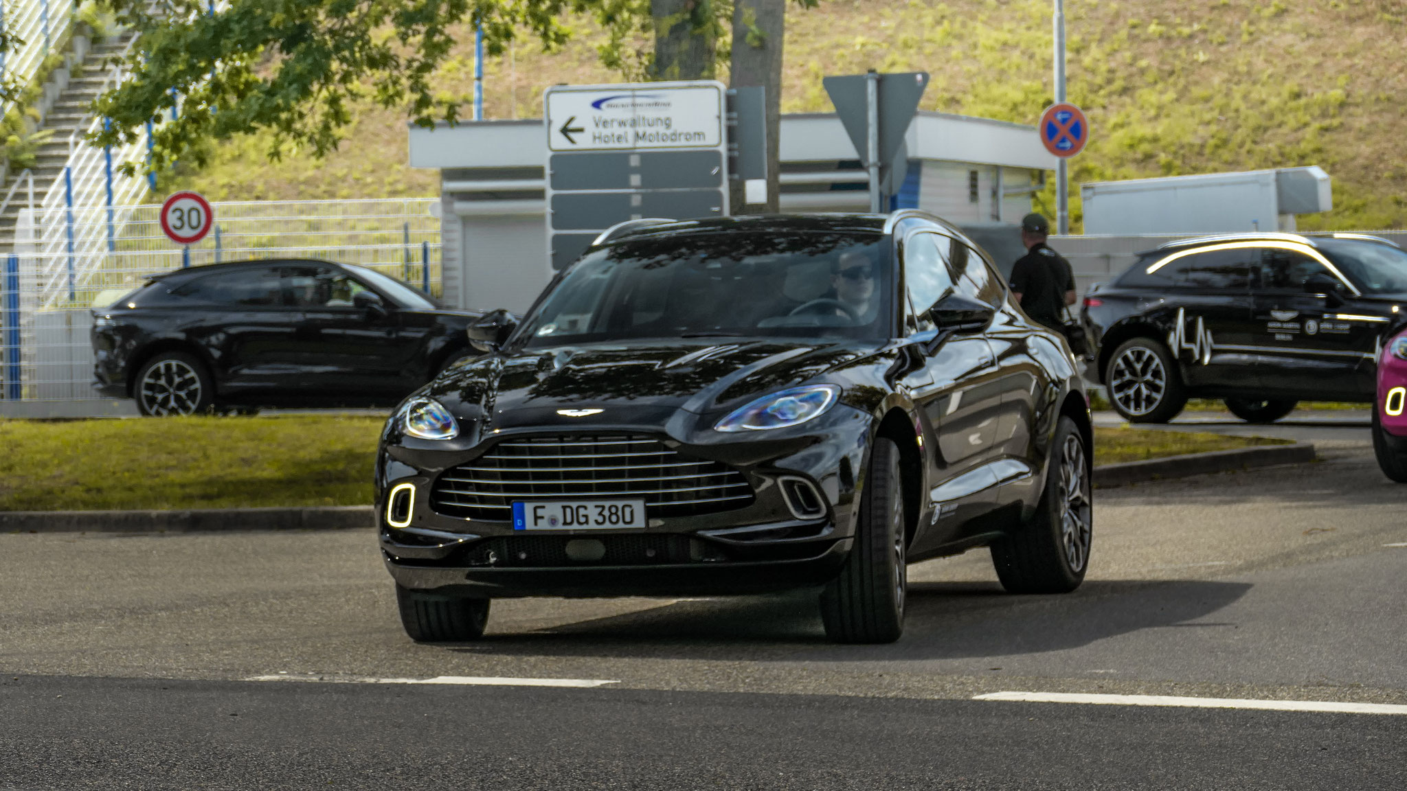 Aston Martin DBX - F-DG380