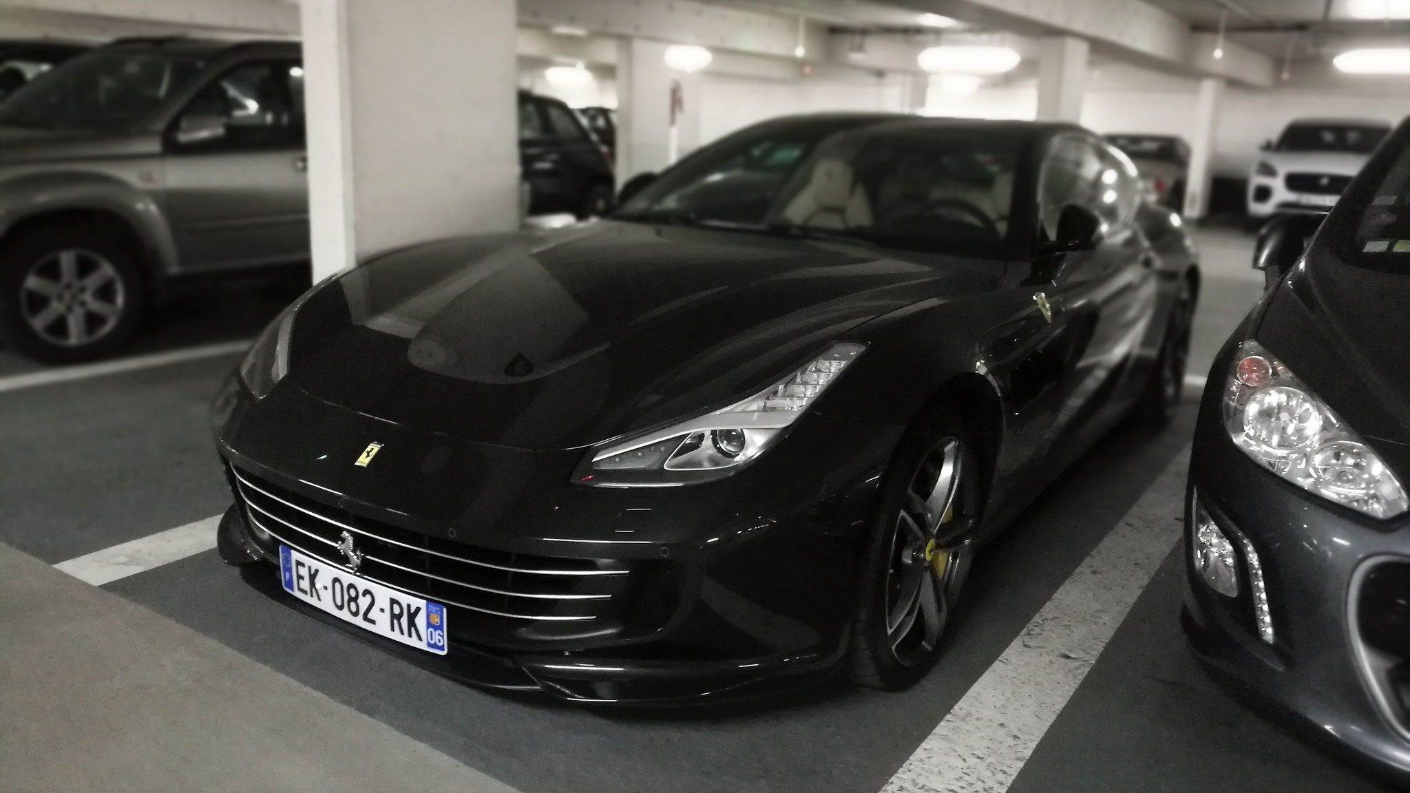 Ferrari GTC4 Lusso - EK082RK-06 (FRA)