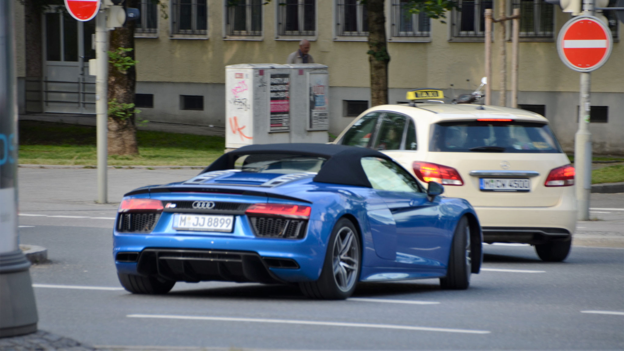 Audi R8 V10 Spyder - M-JJ8899