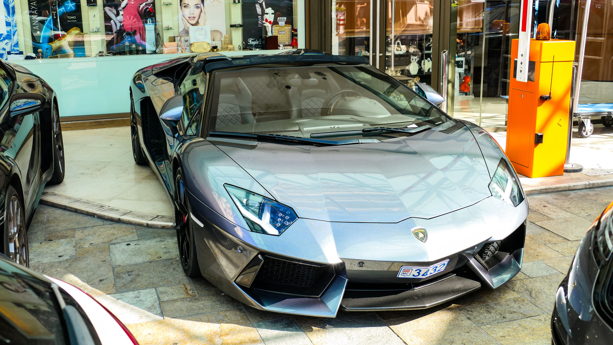 Lamborghini Aventador LP700-4 Roadster - 3432 (MC)