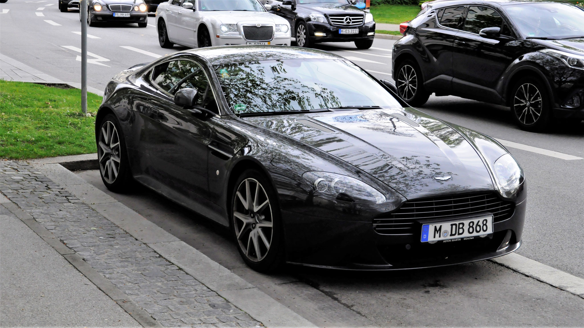 Aston Martin Vantage V8 S - M-DB868