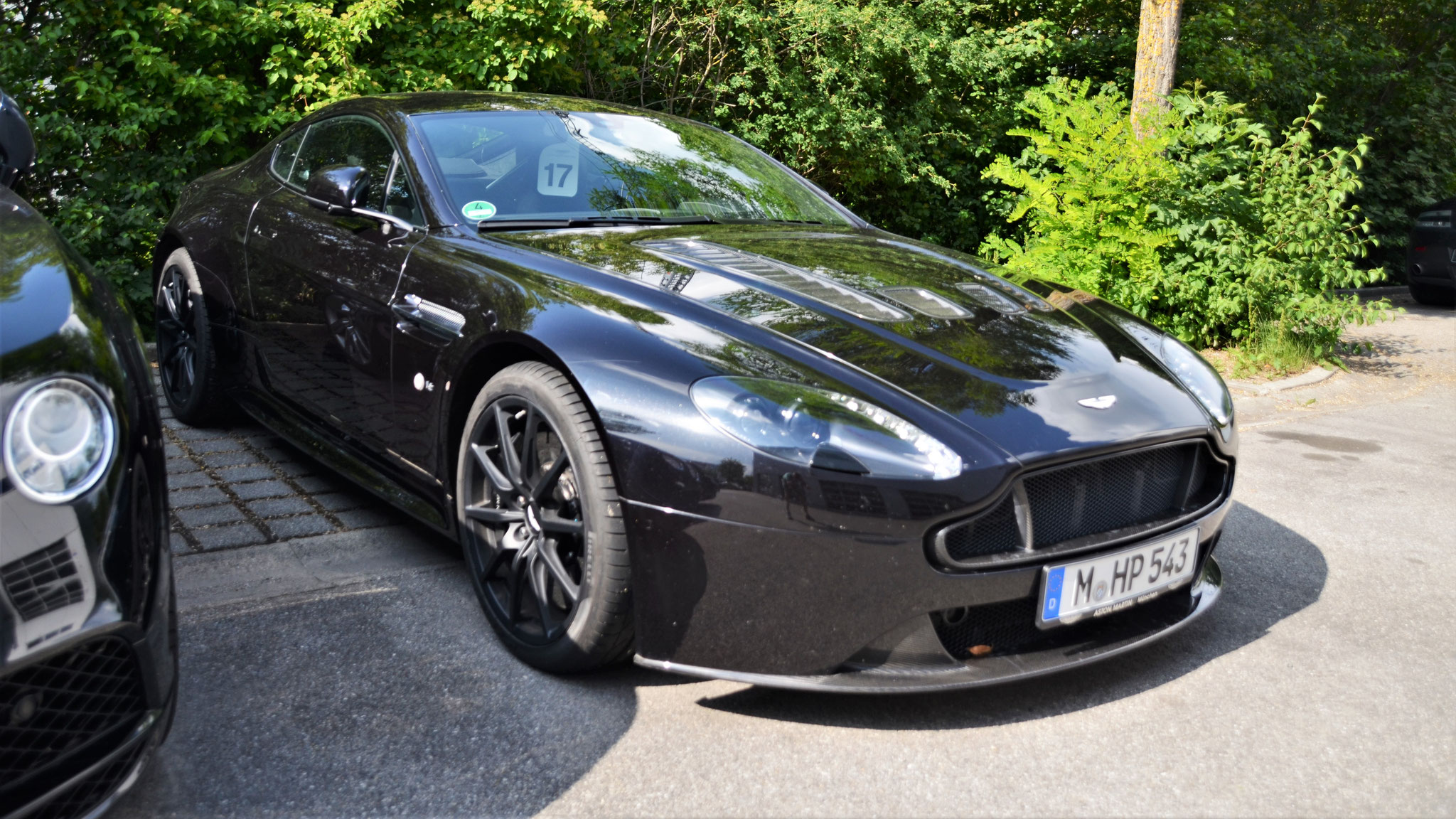 Aston Martin Vantage V12 - M-HP543