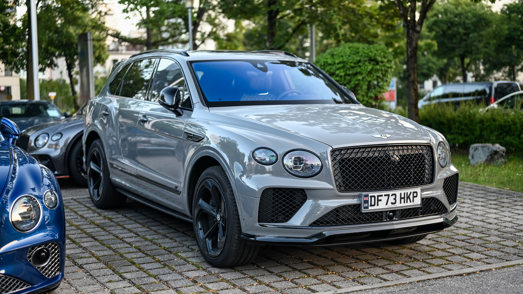 Bentley Bentayga EWB - DF73HKP (GB)