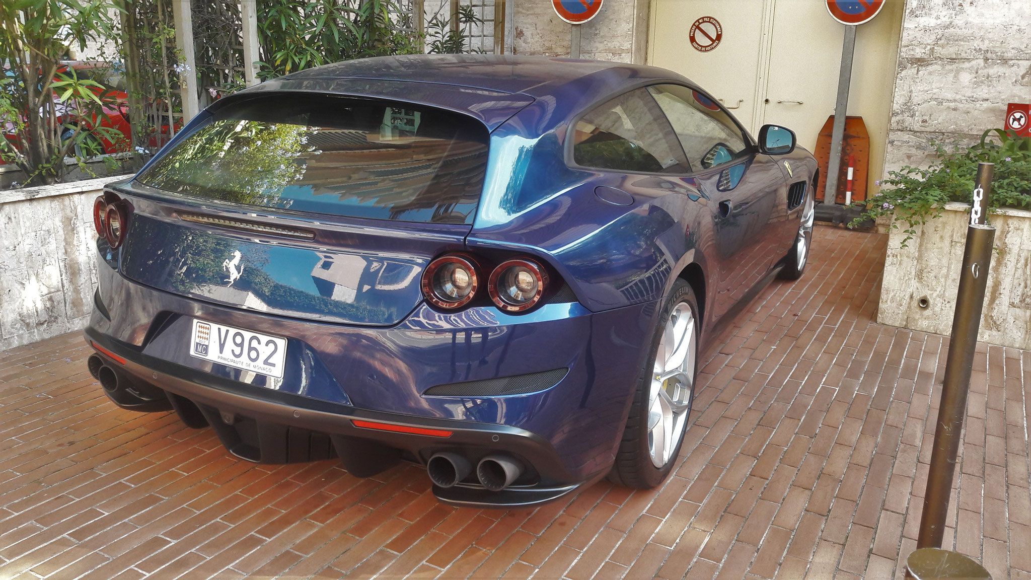 Ferrari GTC4 Lusso - V962 (MC)