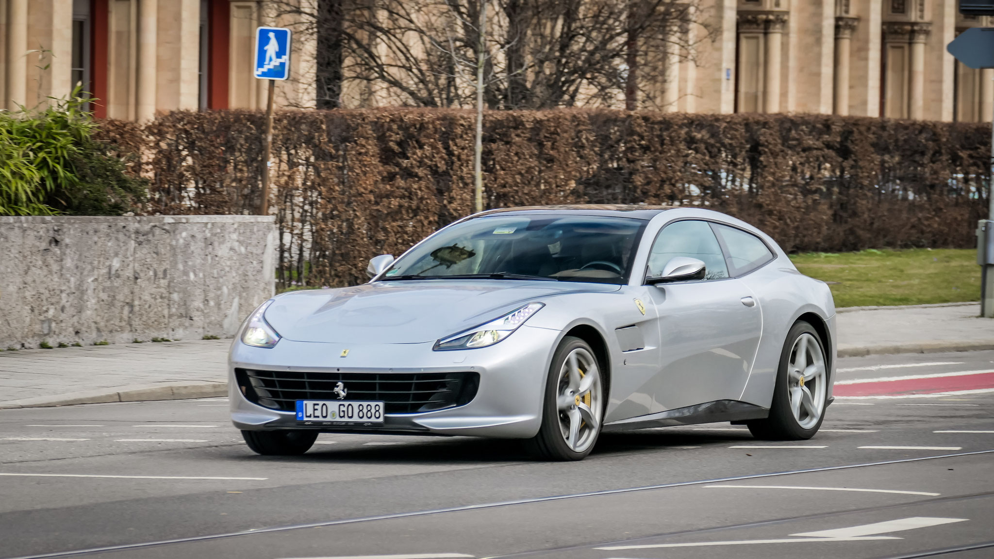 Ferrari GTC4 Lusso - LEO-GO888