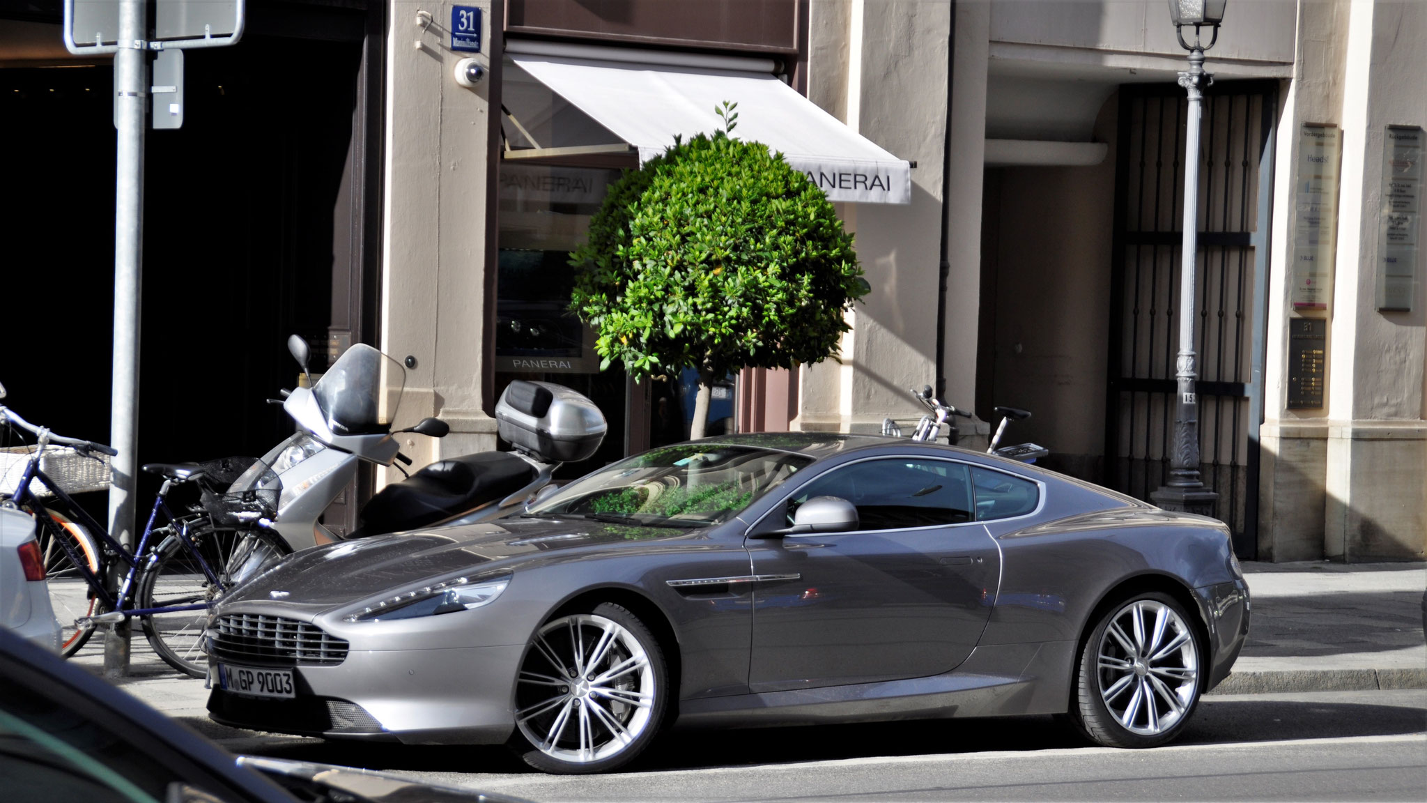 Aston Martin DB9 GT Coupé - M-GP9003