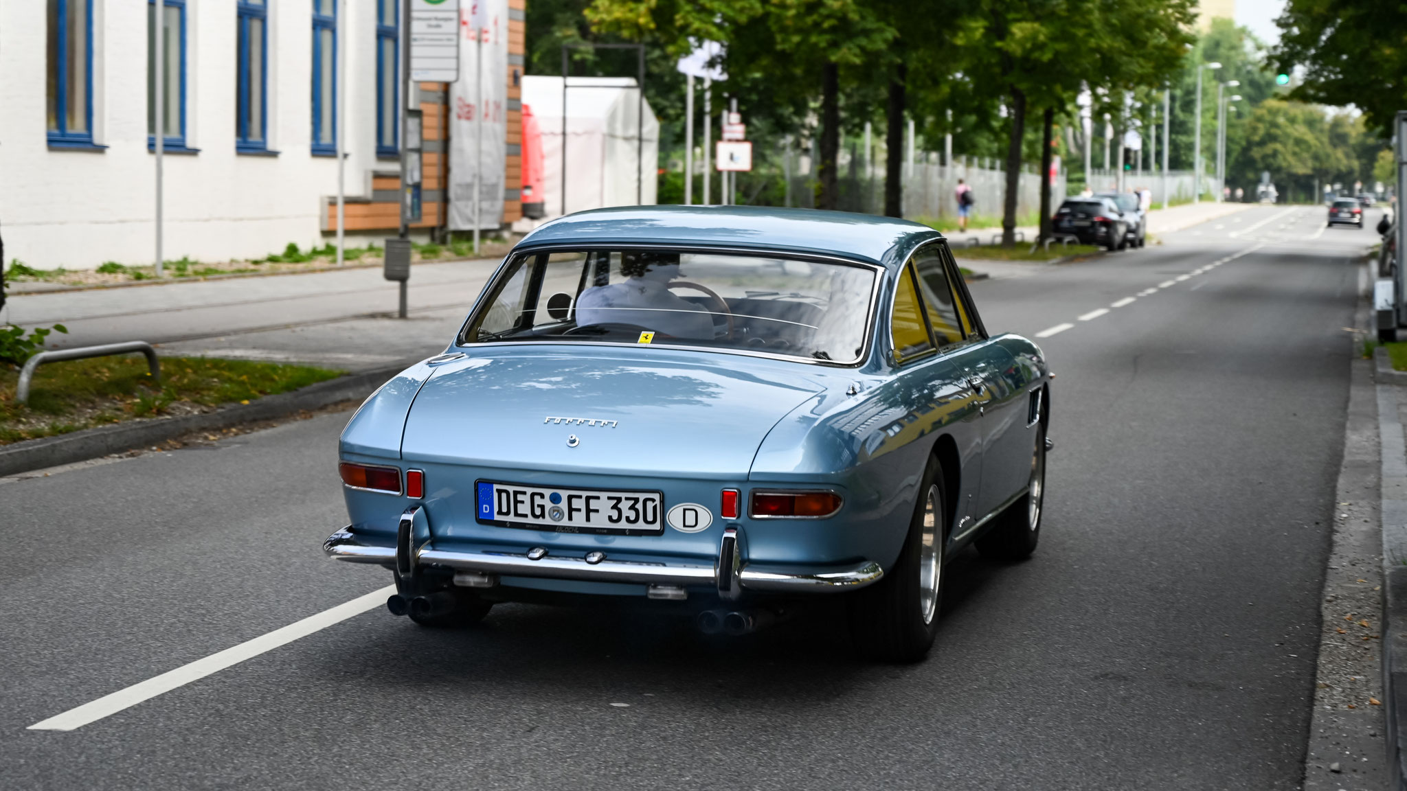 Ferrari 330 GT 2+2 - DEG-FF330