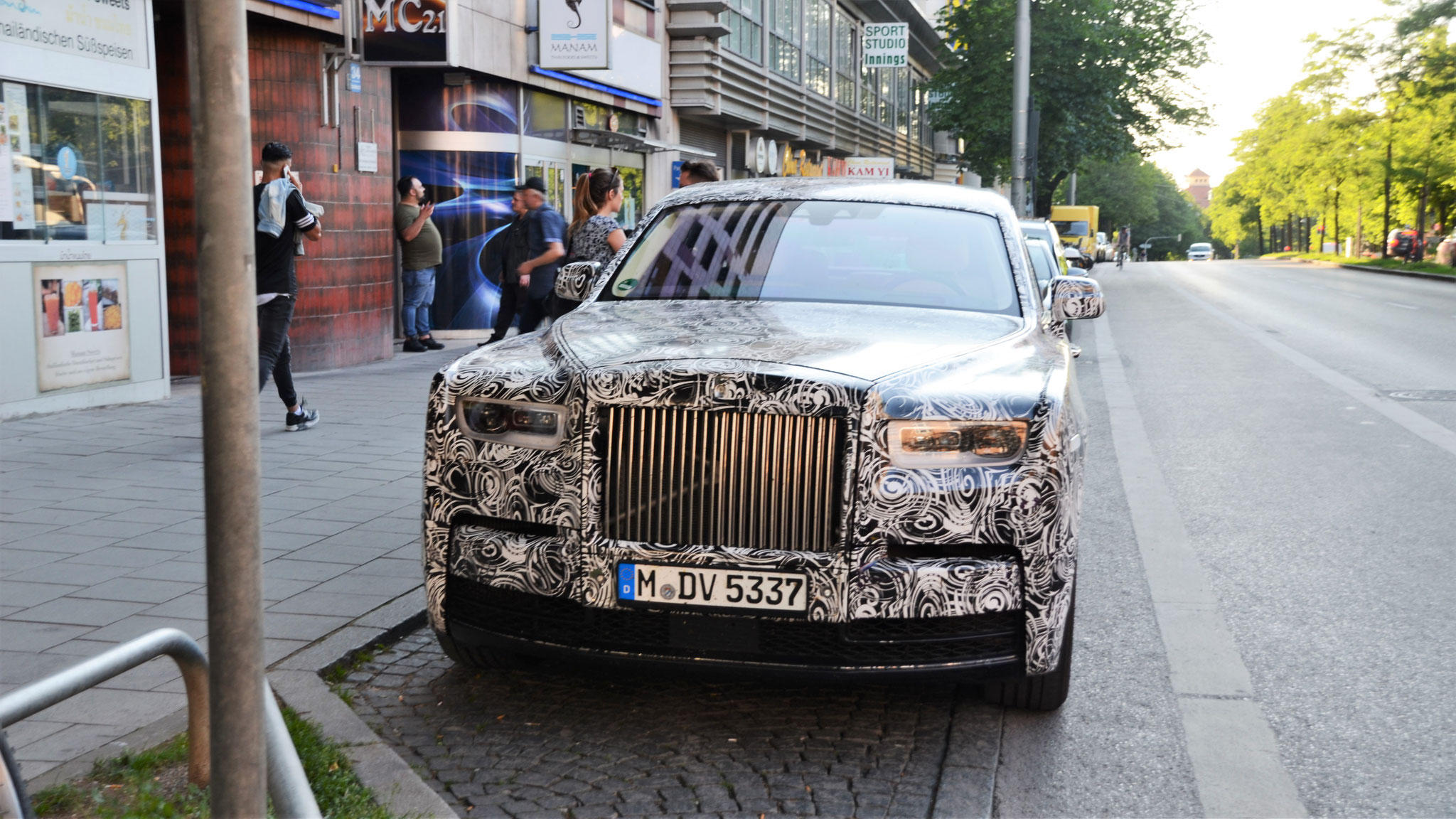 Rolls Royce Phantom EWB - M-DV5337