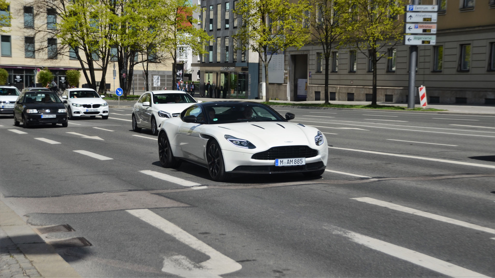 Aston Martin DB11 - M-AM885