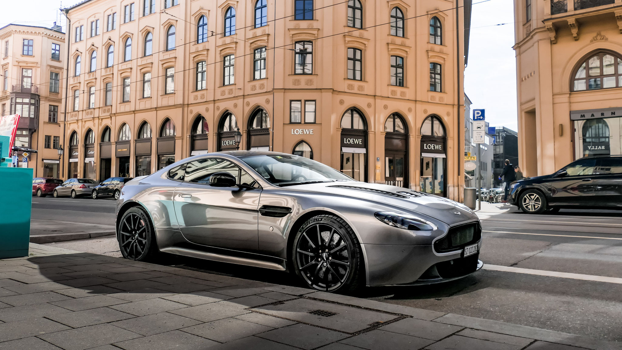 Aston Martin Vantage V12 - SZ122282 (CH)