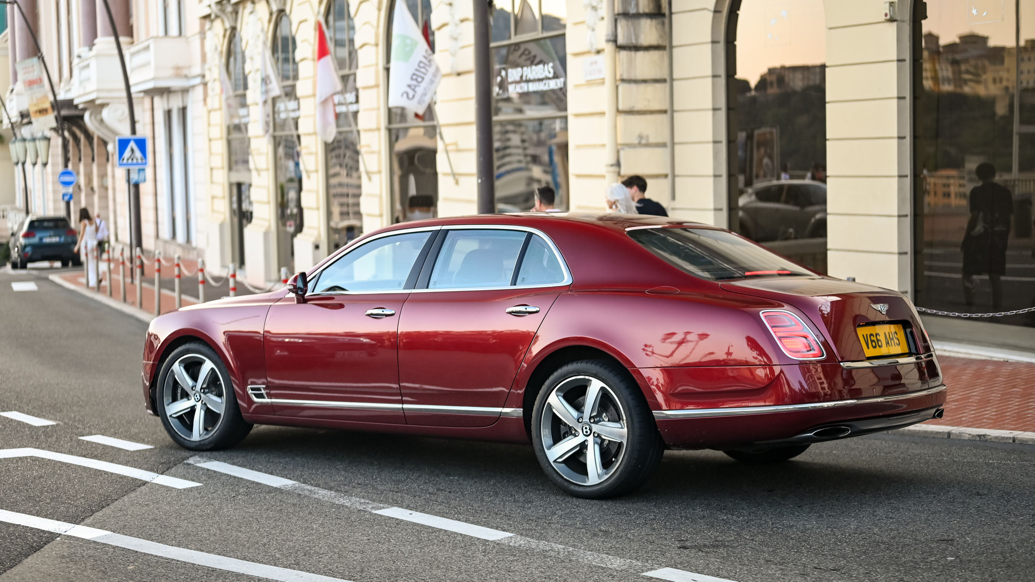 Bentley Mulsanne - V66AHS (GB)