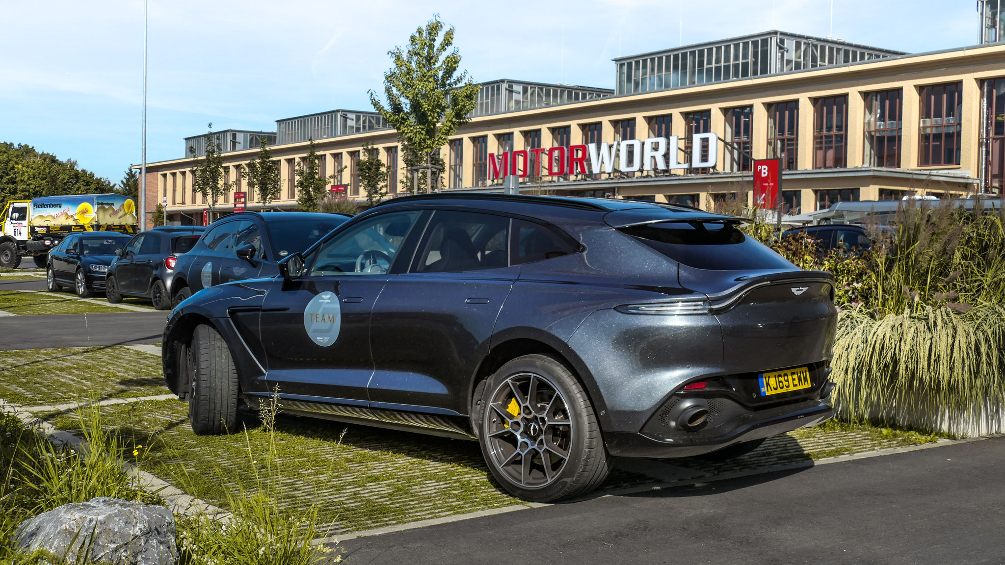 Aston Martin DBX - KJ69EMU (GB)