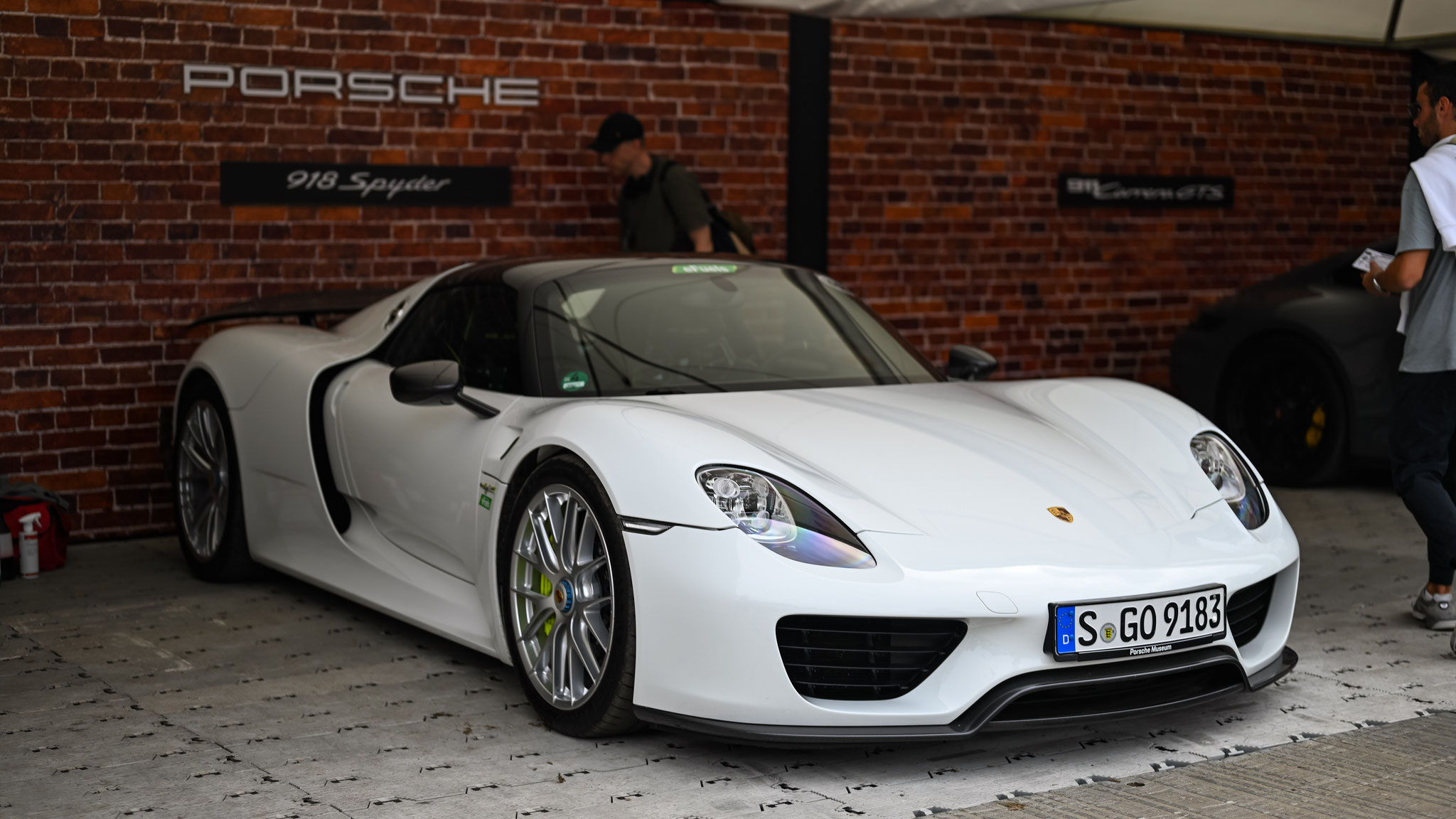 Porsche 918 Spyder - S-GO9183