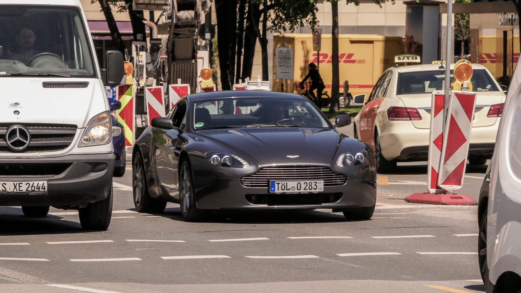 Aston Martin Vantage V8 - TÖL-O283