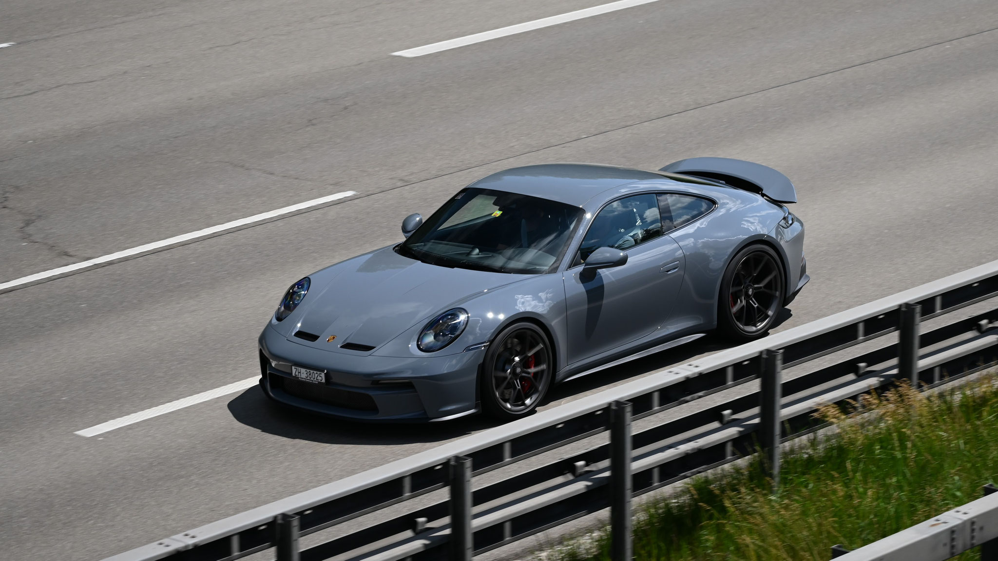 Porsche 992 GT3 Touring - ZH38025