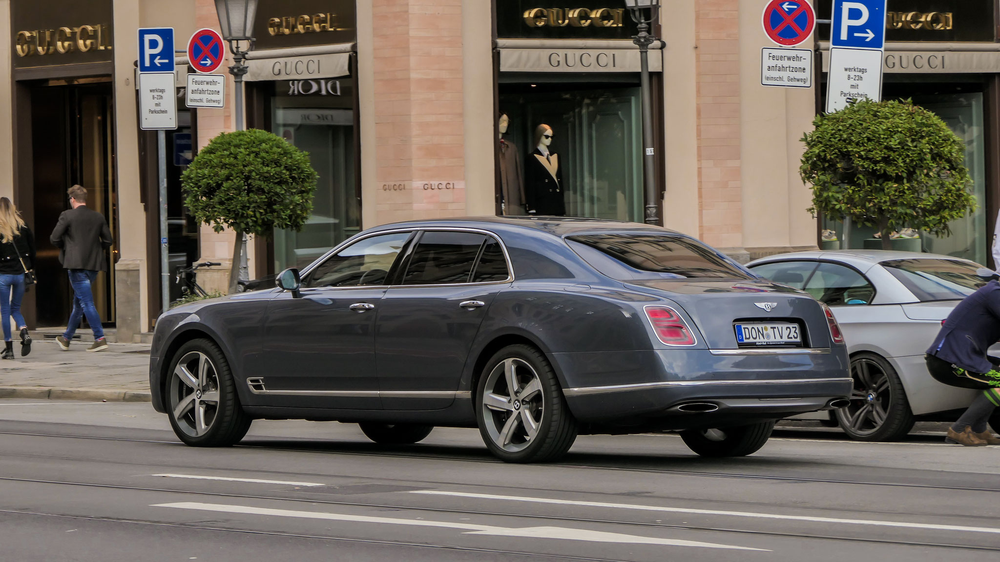 Bentley Mulsanne - DON-TV23