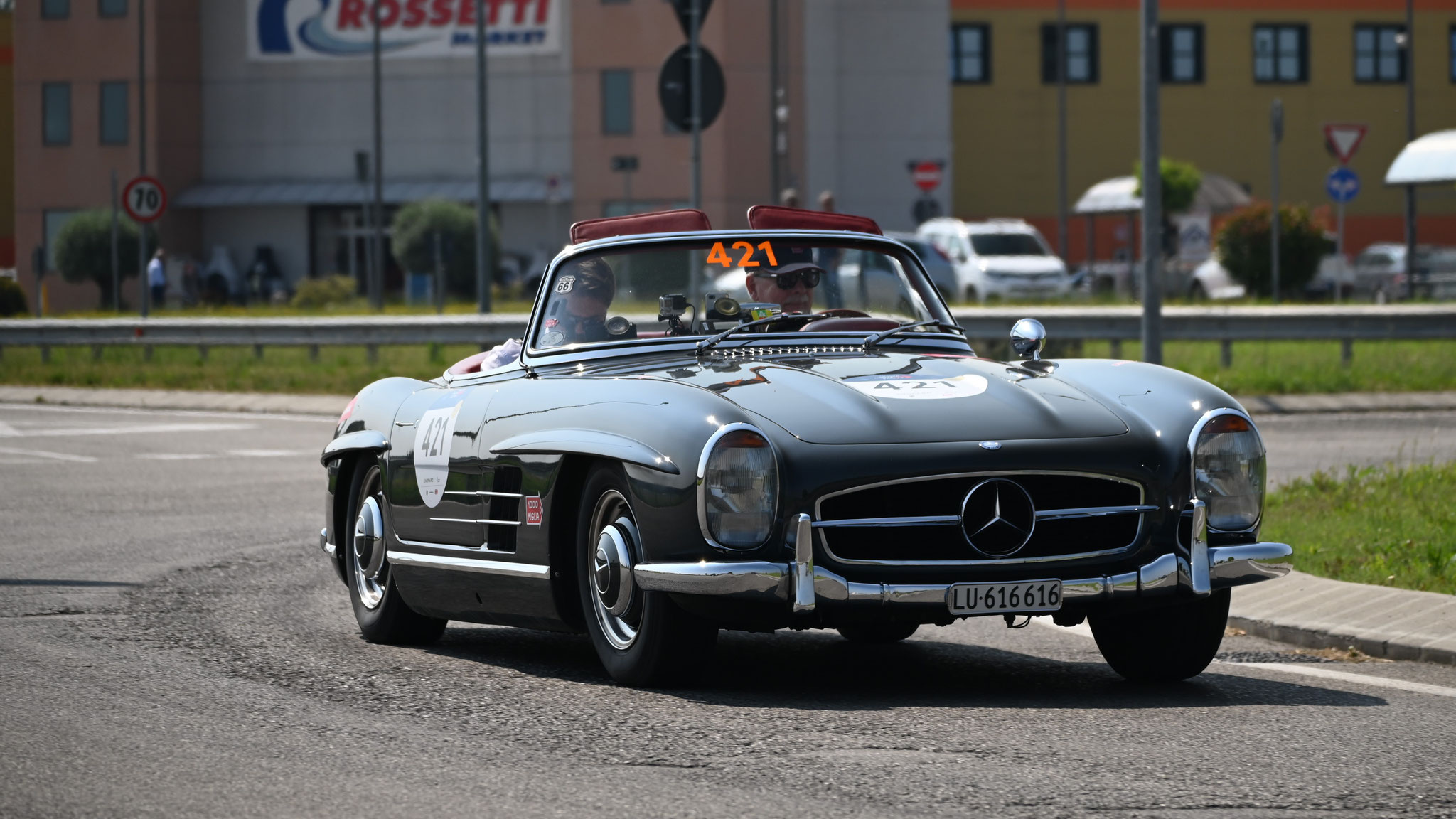 Mercedes 300SL Roadster - LU616616 (CH)