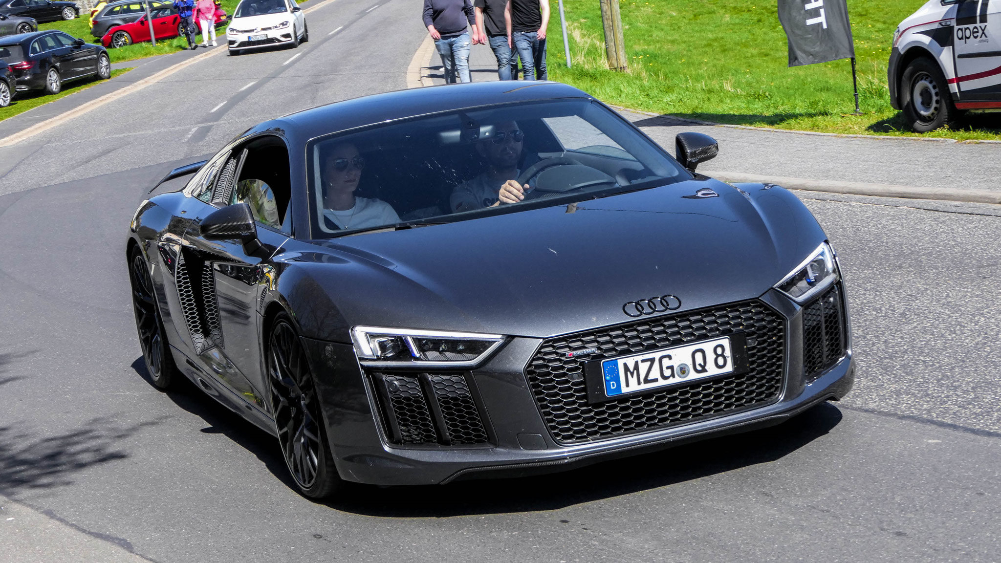 Audi R8 V10 - MZG-Q8