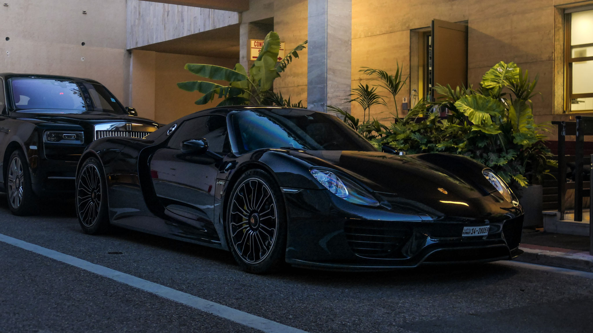 Porsche 918 Spyder - 1428059 (KWT)