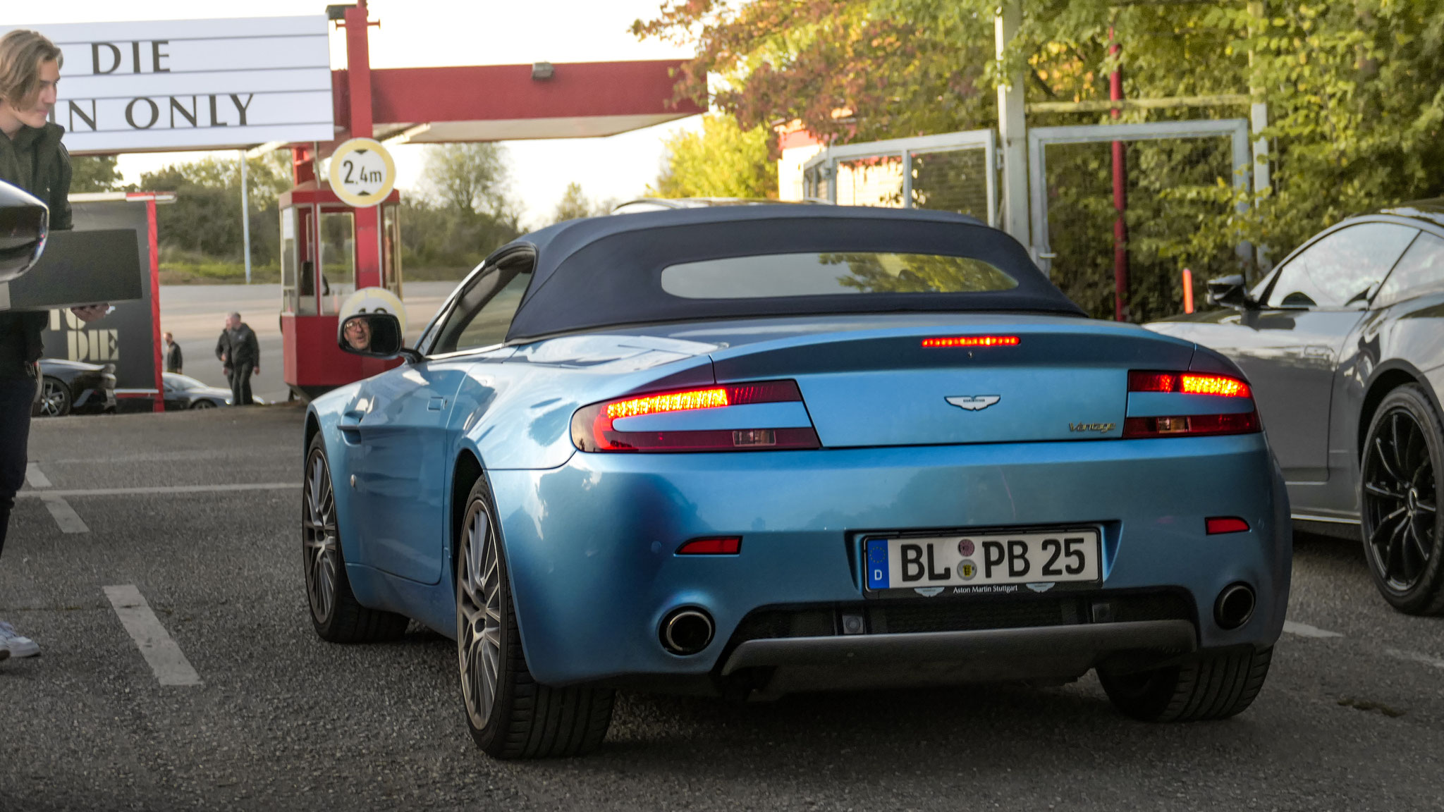Aston Martin Vantage V8 Volante - BL-PB25